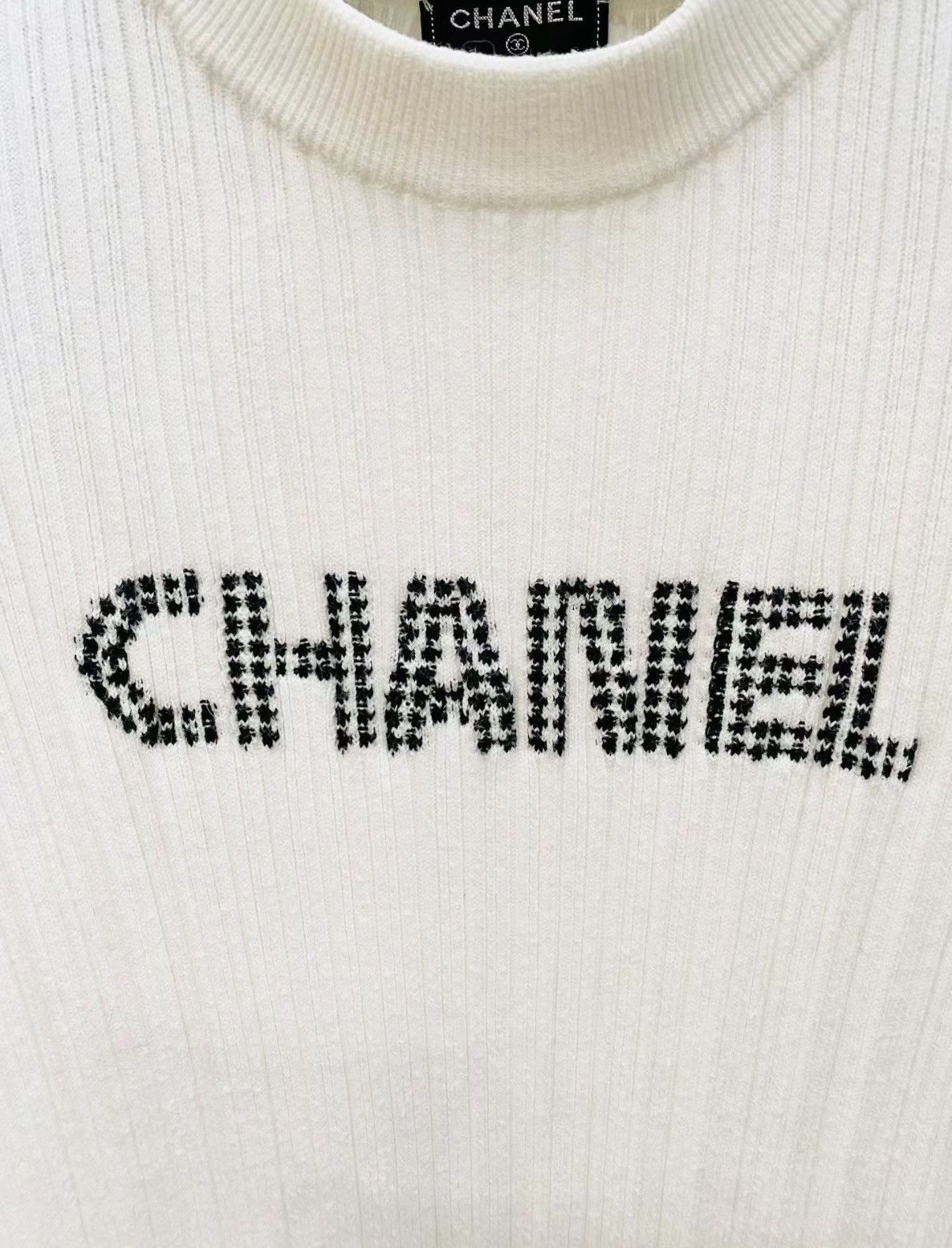 Chanel Chanel F36 White Logo Knit T-Shirt J33 Size XS / US 0-2 / IT 36-38 - 2 Thumbnail