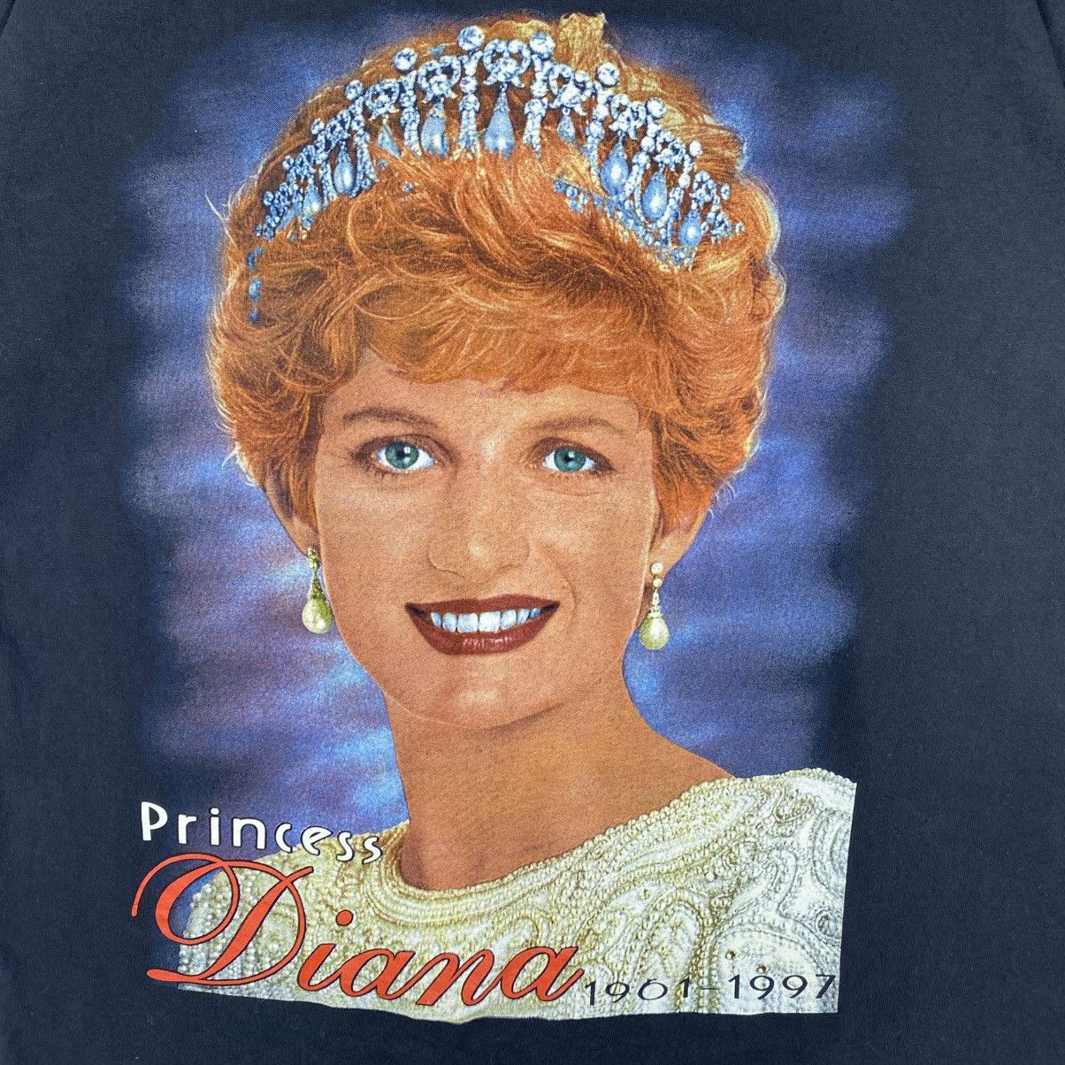 Vintage Vintage 90's PRINCESS DIANA The End 1961-1997 Graphic Tee Size US L / EU 52-54 / 3 - 3 Thumbnail