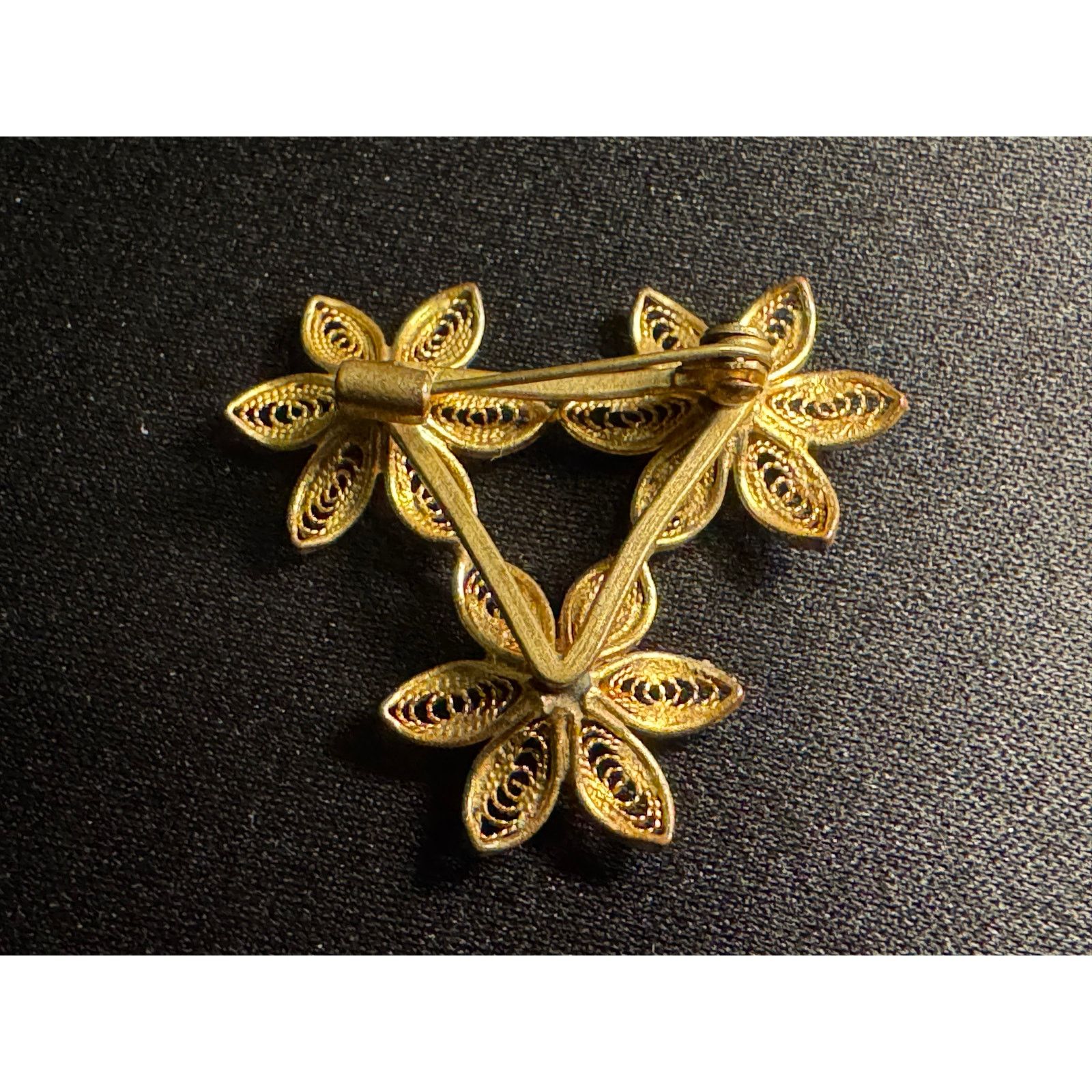 Other Vintage Gold Tone Filigree Flower Rhinestones Center Brooch Size ONE SIZE - 4 Thumbnail
