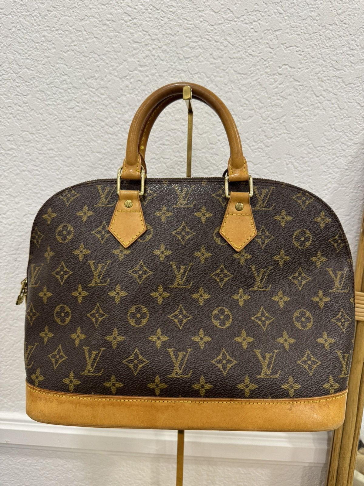 Louis Vuitton Louis Vuitton Alma PM Monogram Handbag Size ONE SIZE - 1 Thumbnail