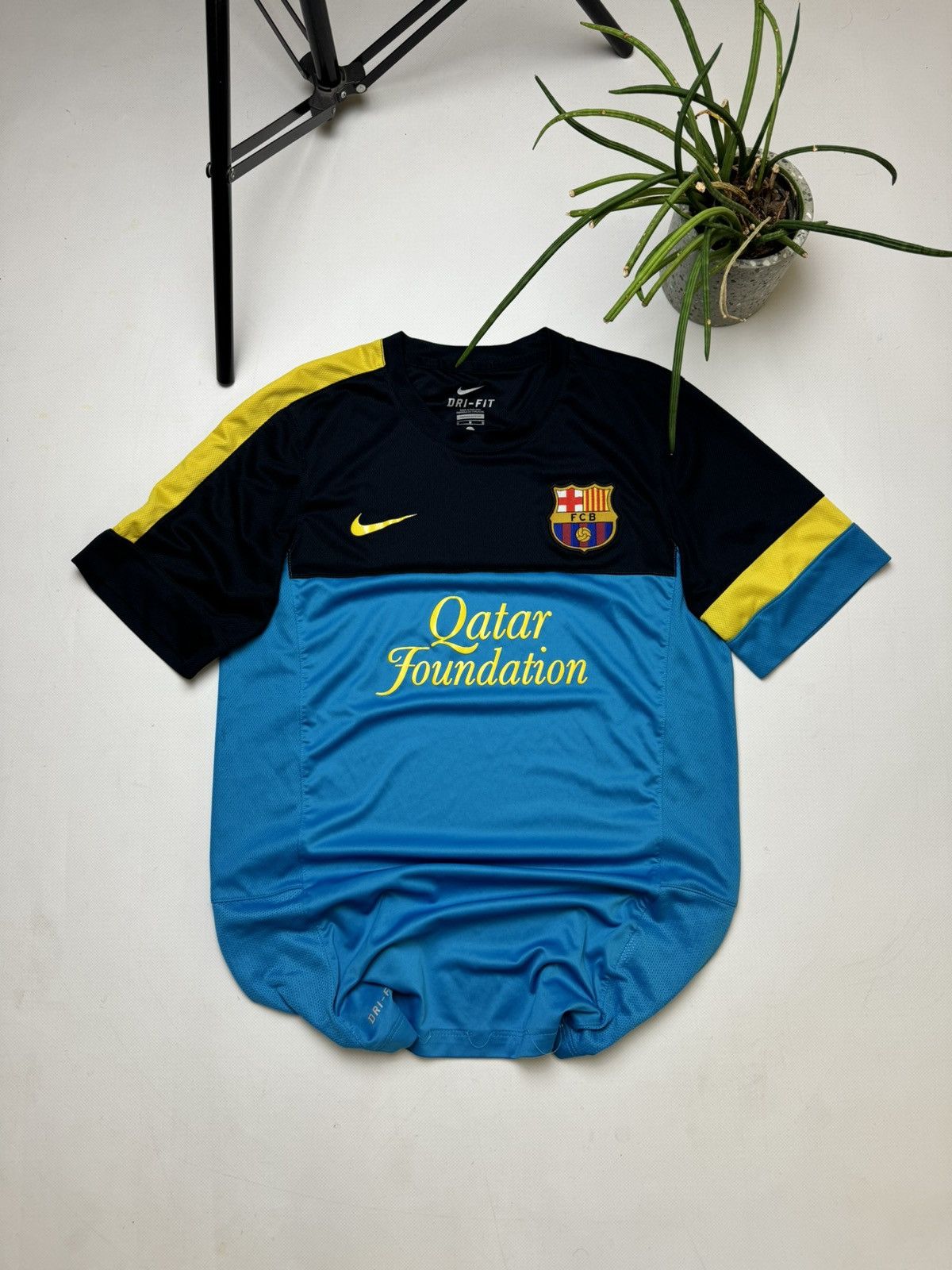 Nike Rare vintage Barcelona Nike soccer jersey y2k Size US M / EU 48-50 / 2 - 1 Thumbnail
