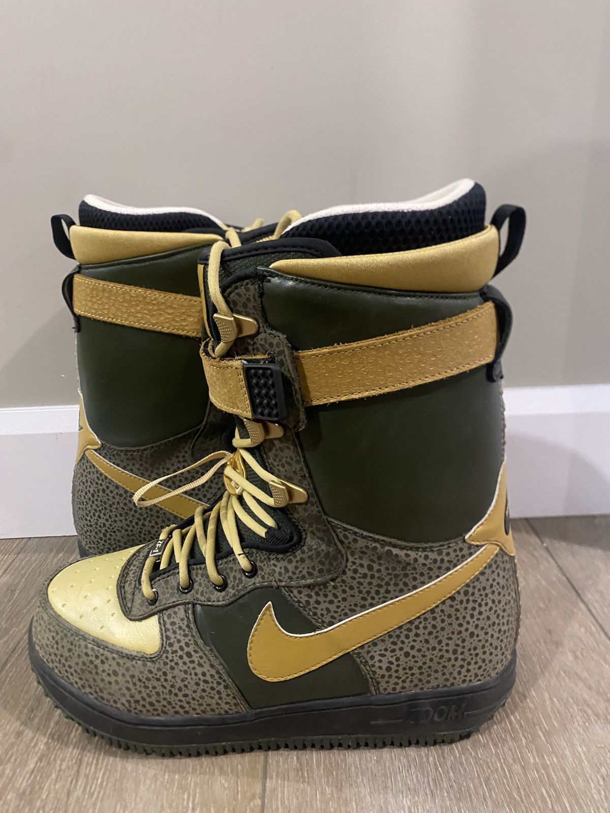 Nike Nike Zoom Force 1 Snowboard Boots Dark Army Green & Mtl Gold Size US 9 / EU 42 - 3 Thumbnail