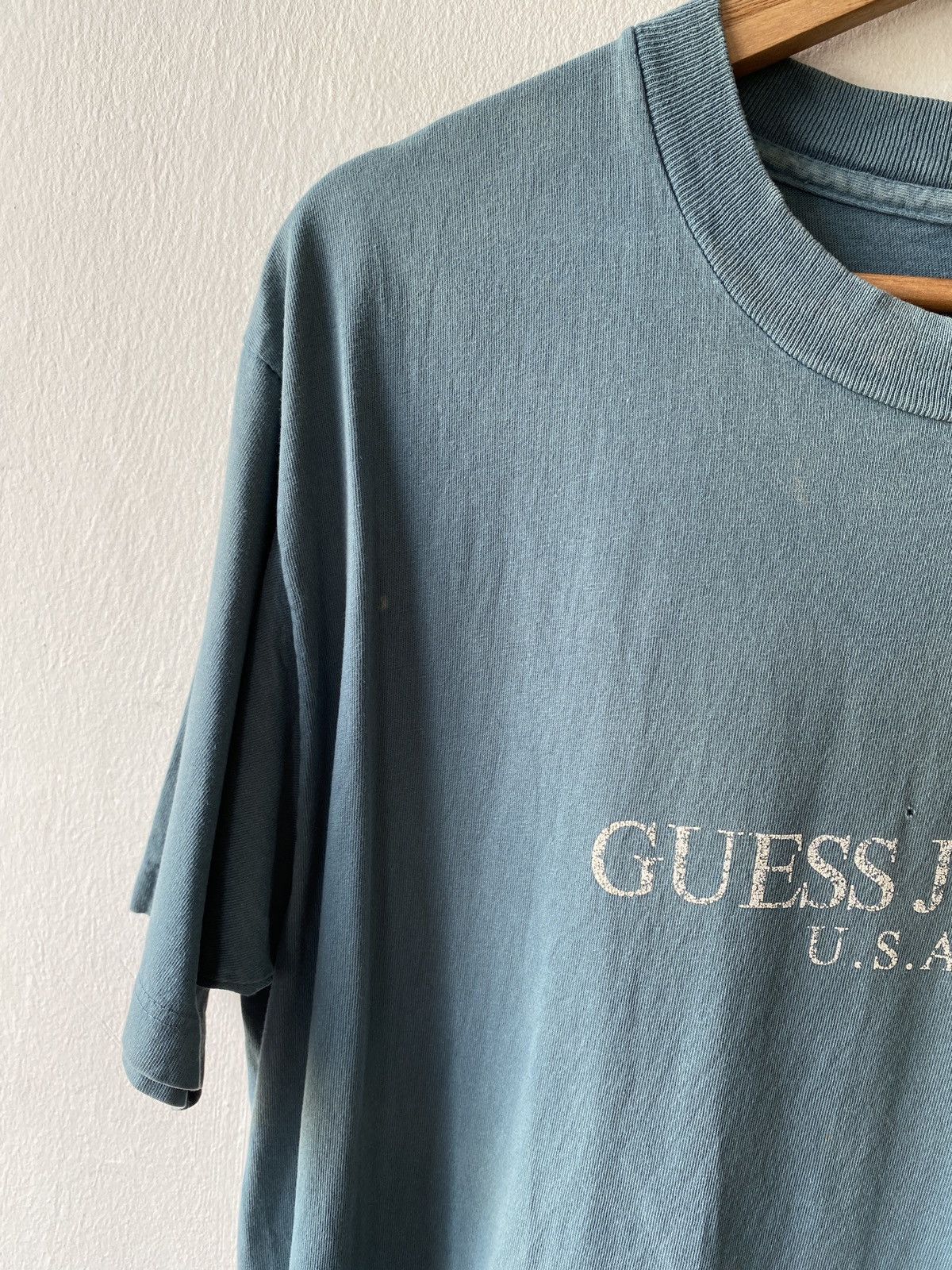 Guess × Vintage Vintage 90’s Guess Centre Logo Distressed T Shirt Size US L / EU 52-54 / 3 - 7 Thumbnail