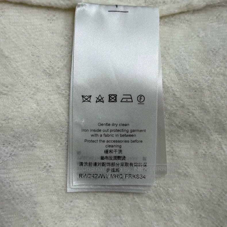 Louis Vuitton Louis Vuitton White full logo sheep wool short sleeve swea Size US S / EU 44-46 / 1 - 6 Thumbnail