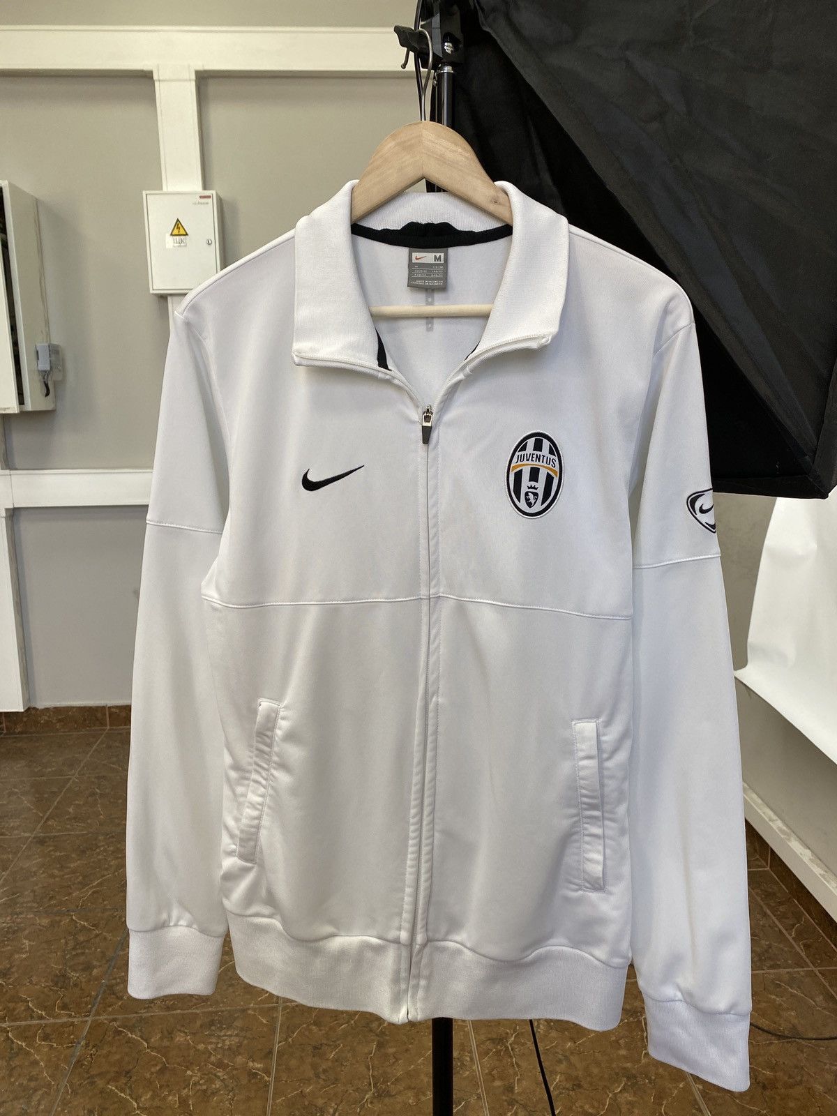 Nike 🇮🇹 Vintage 90s Nike Juventus Zip Hoodie Football Rare Y2K Size US M / EU 48-50 / 2 - 1 Thumbnail