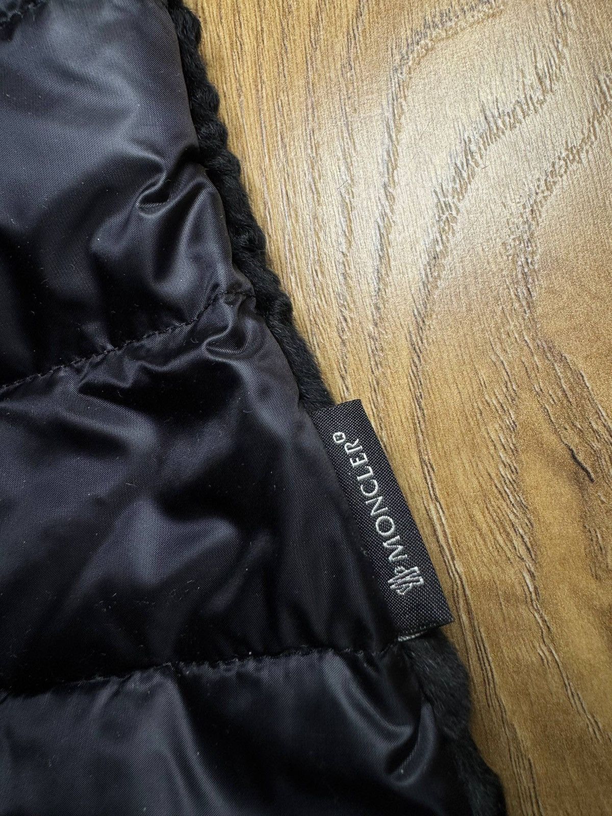 Moncler Women`s Moncler Black Textured Faux-Fur Vest Autentic Size L Size L / US 10 / IT 46 - 24 Thumbnail