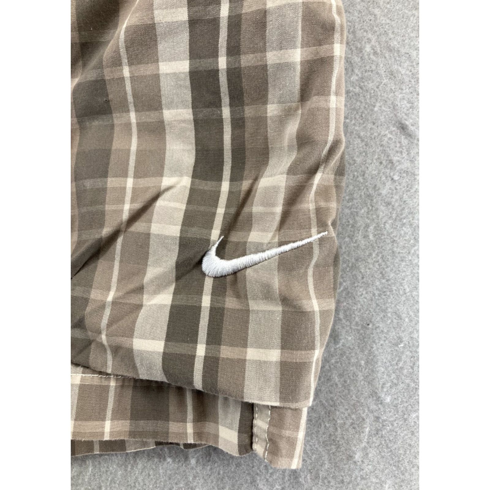 Nike Nike Cargo Shorts Mens 36 Brown Plaid Casual Workwear Travel 90s Theme Mens Size US 36 / EU 52 - 6 Thumbnail
