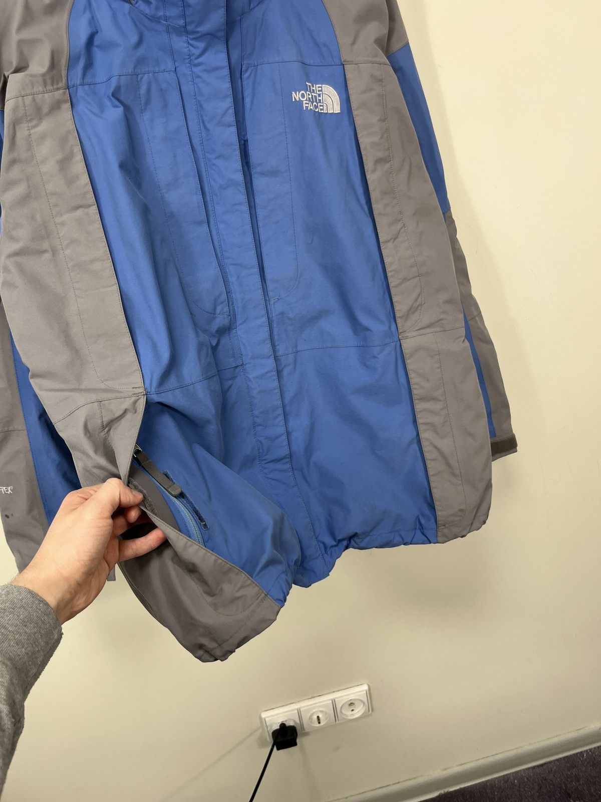 The North Face Vintage The North Face Gore-Tex Nylon Hooded Outdoor Jacket Size US L / EU 52-54 / 3 - 7 Thumbnail