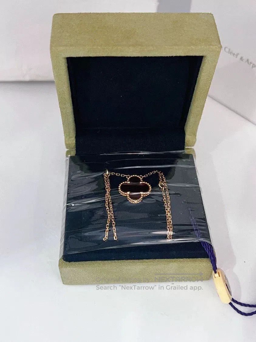 Van Cleef & Arpels Van Cleef Arpels 18K Gold Carnelian Necklace. Size ONE SIZE - 2 Thumbnail