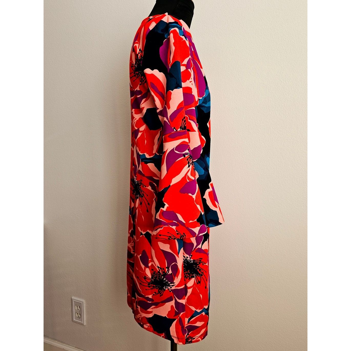 Trina Turk NWT Trina Turk Pali Bell Sleeve Ponte Floral Mini Dress S Size S / US 4 / IT 40 - 2 Thumbnail