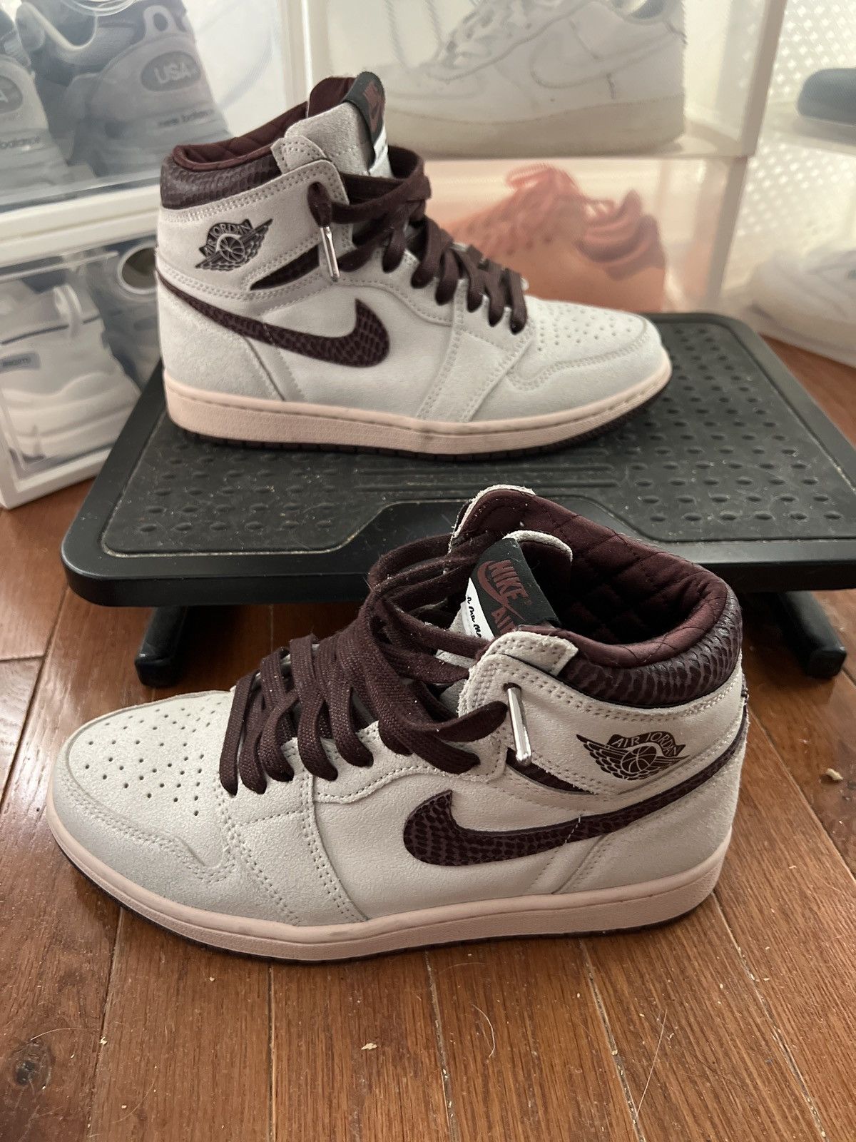 image of A Ma Maniere Air Jordan 1 Size 7 Shoes in Burgandy, Men's