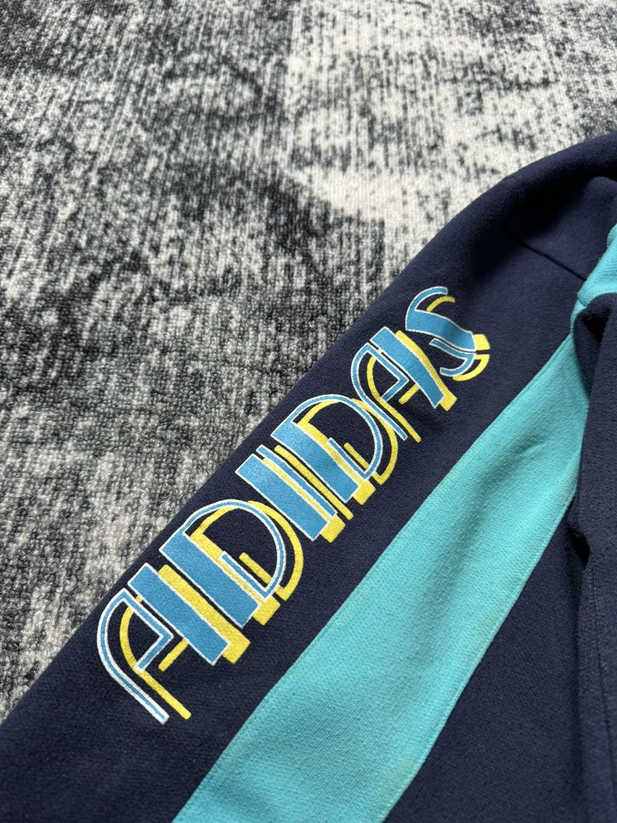 Adidas Vintage Adidas Sweatshirt Y2K STYLE 90s Big Logo Size US XL / EU 56 / 4 - 4 Thumbnail