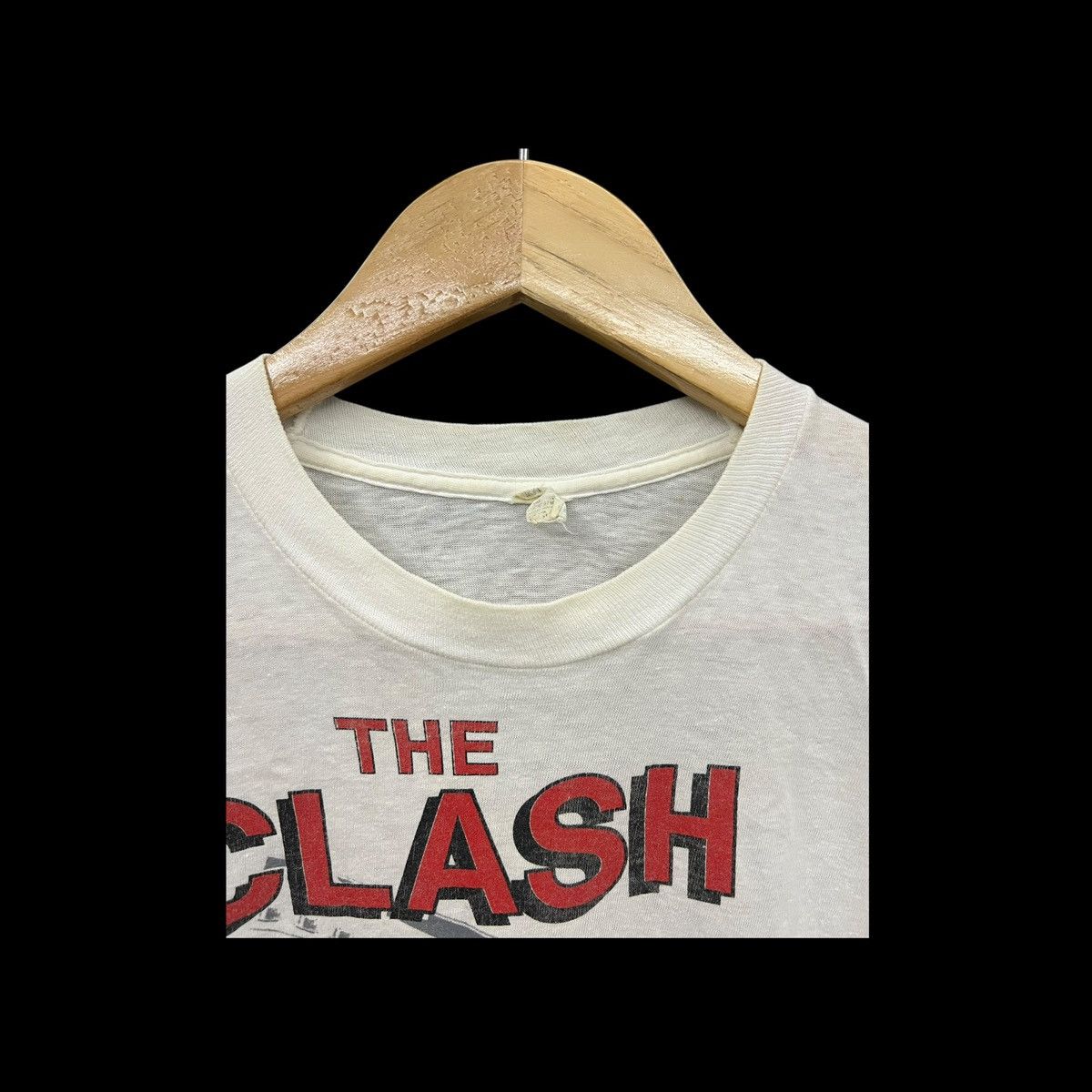 Band Tees Vintage The Clash “Out of Control” Graphic Tee Size US S / EU 44-46 / 1 - 8 Thumbnail