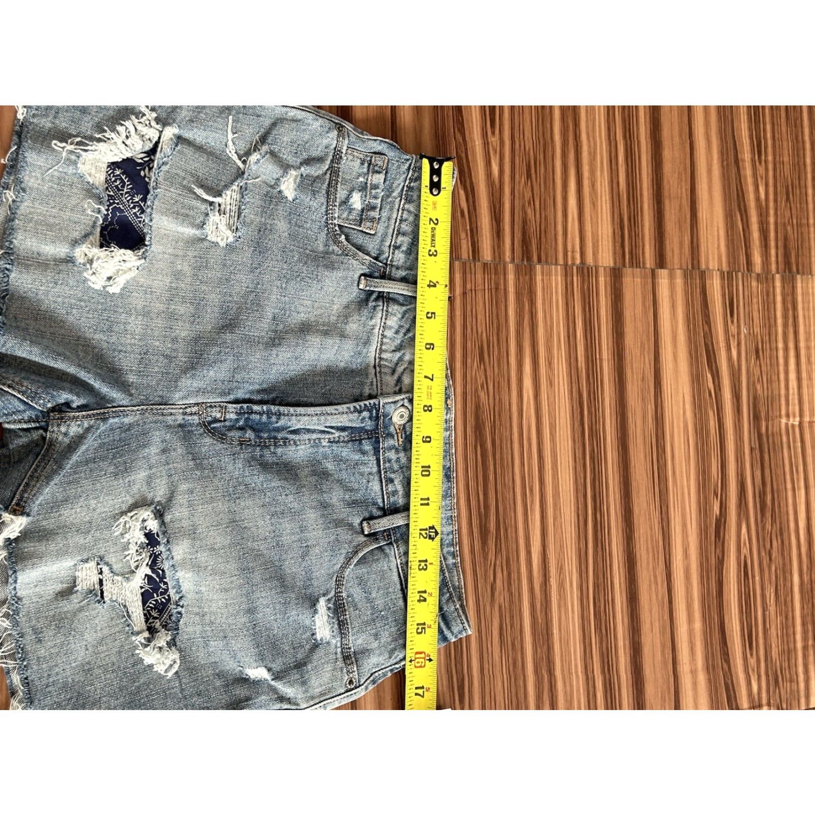Old Navy NWT Old Navy Women's Denim Shorts High Rise Blue sz 10 Regular Fit Denim Shorts Women Blue 10 NWT Old Navy Denim High Rise Shorts Size 32" / US 10 / IT 46 - 4 Thumbnail