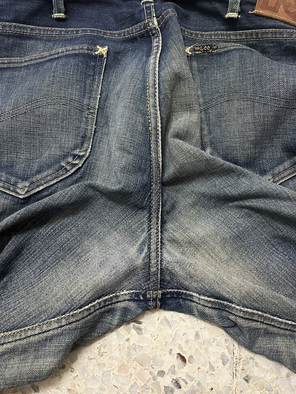 LEE Riders organic cotton distressed denim