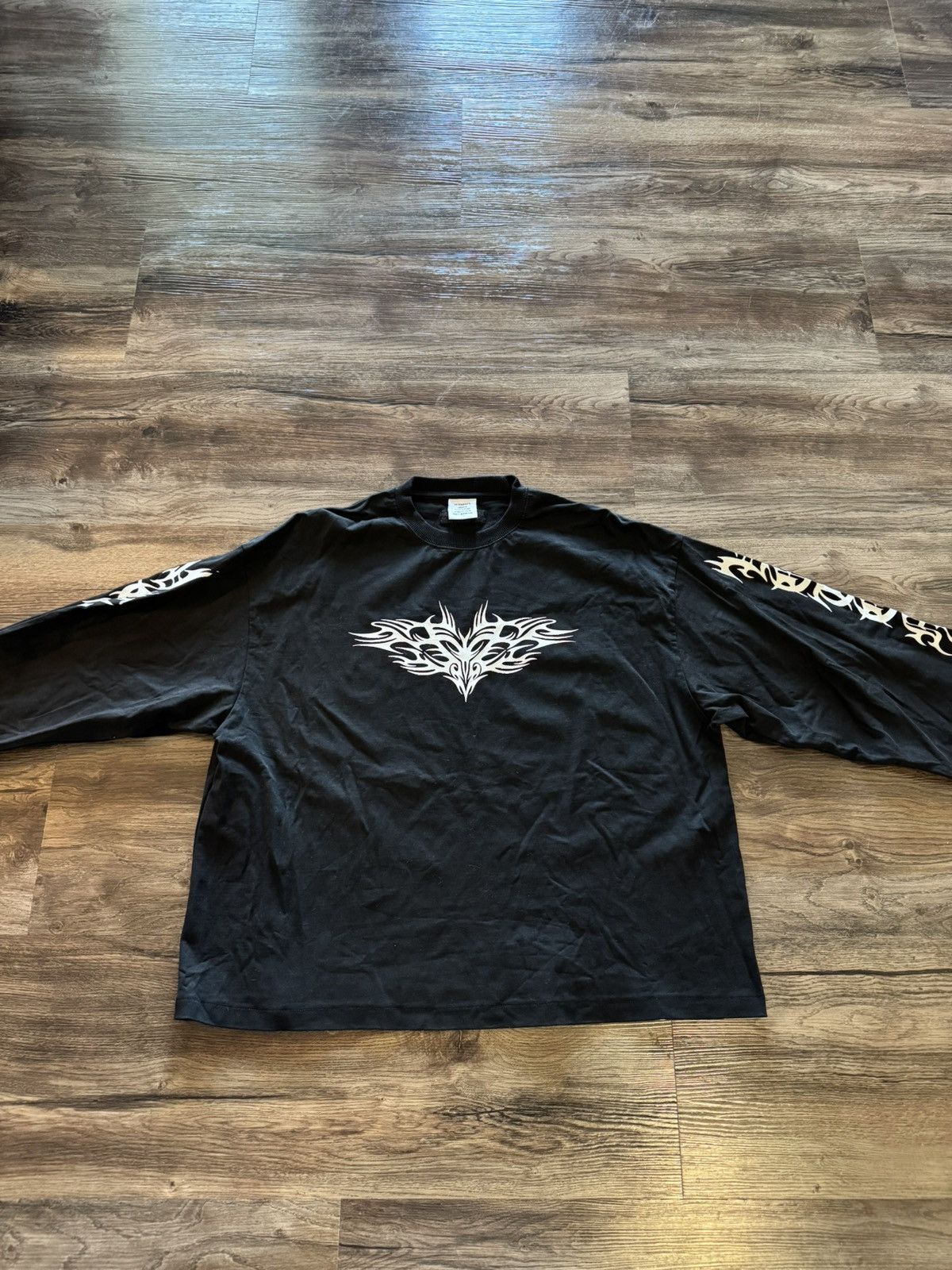 Vetements Vetements Black Gothic Logo Long Sleeve T-Shirt (fits L