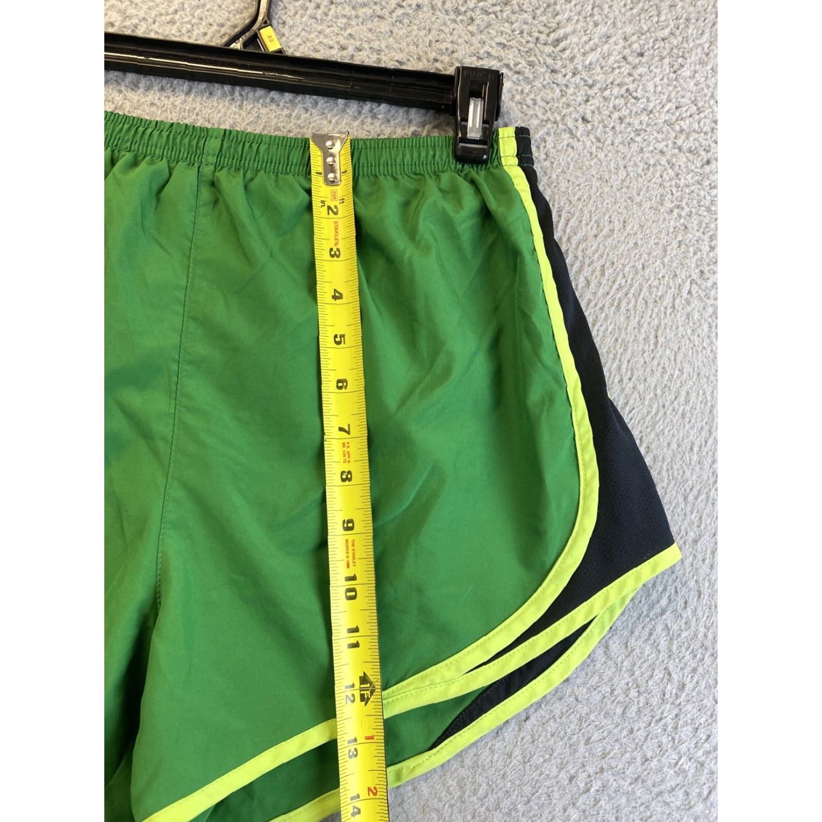 Nike Nike Shorts Womens L Green Athletic Elastic Waist 18Y Drawstring Lined /100-15 Size 36" / US 14 / IT 50 - 4 Thumbnail