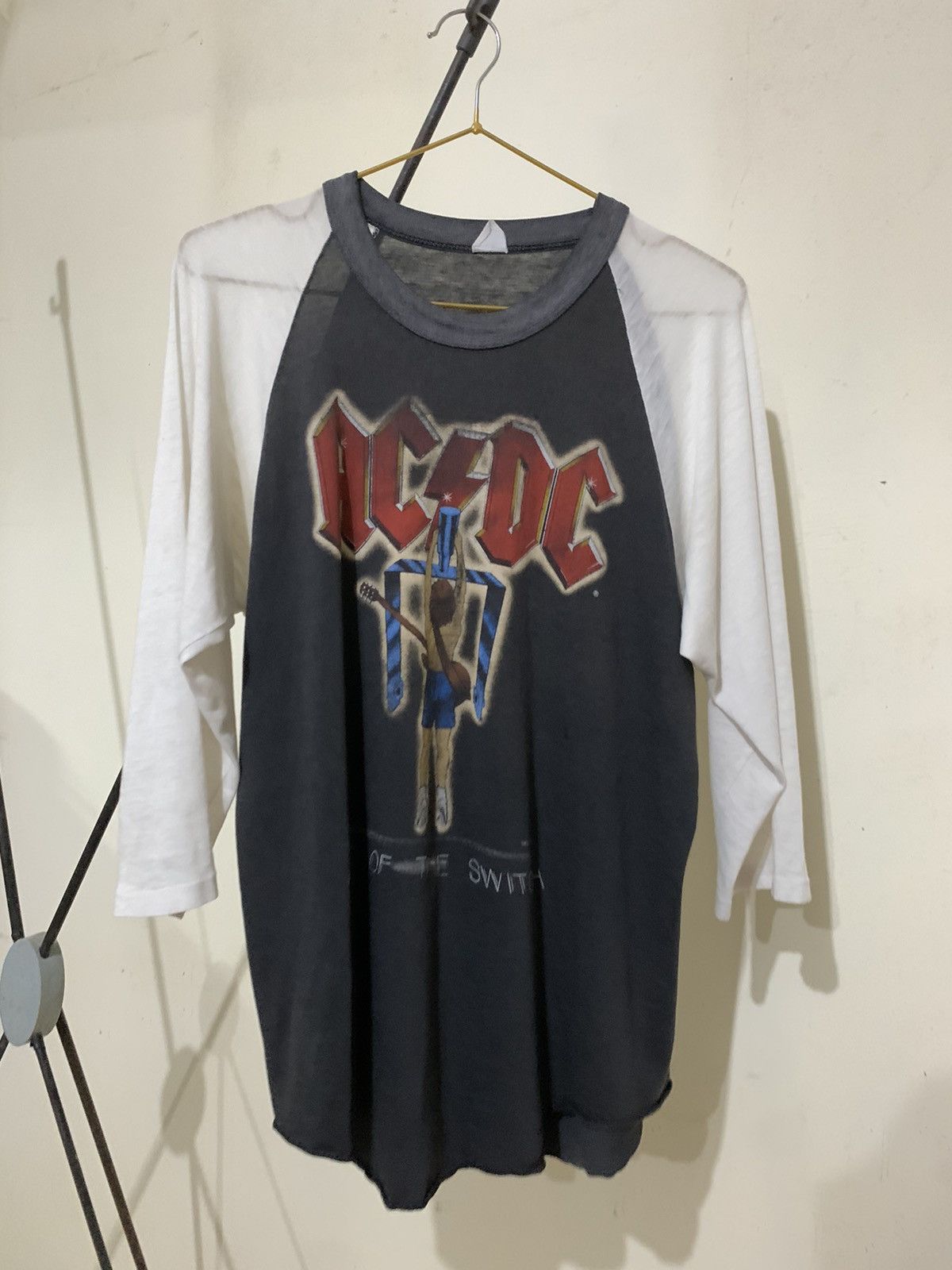 AC/DC 🖤BLACKFRIDAY🖤VINTAGE 80s AC/DC flick of the switch Size US S / EU 44-46 / 1 - 1 Thumbnail