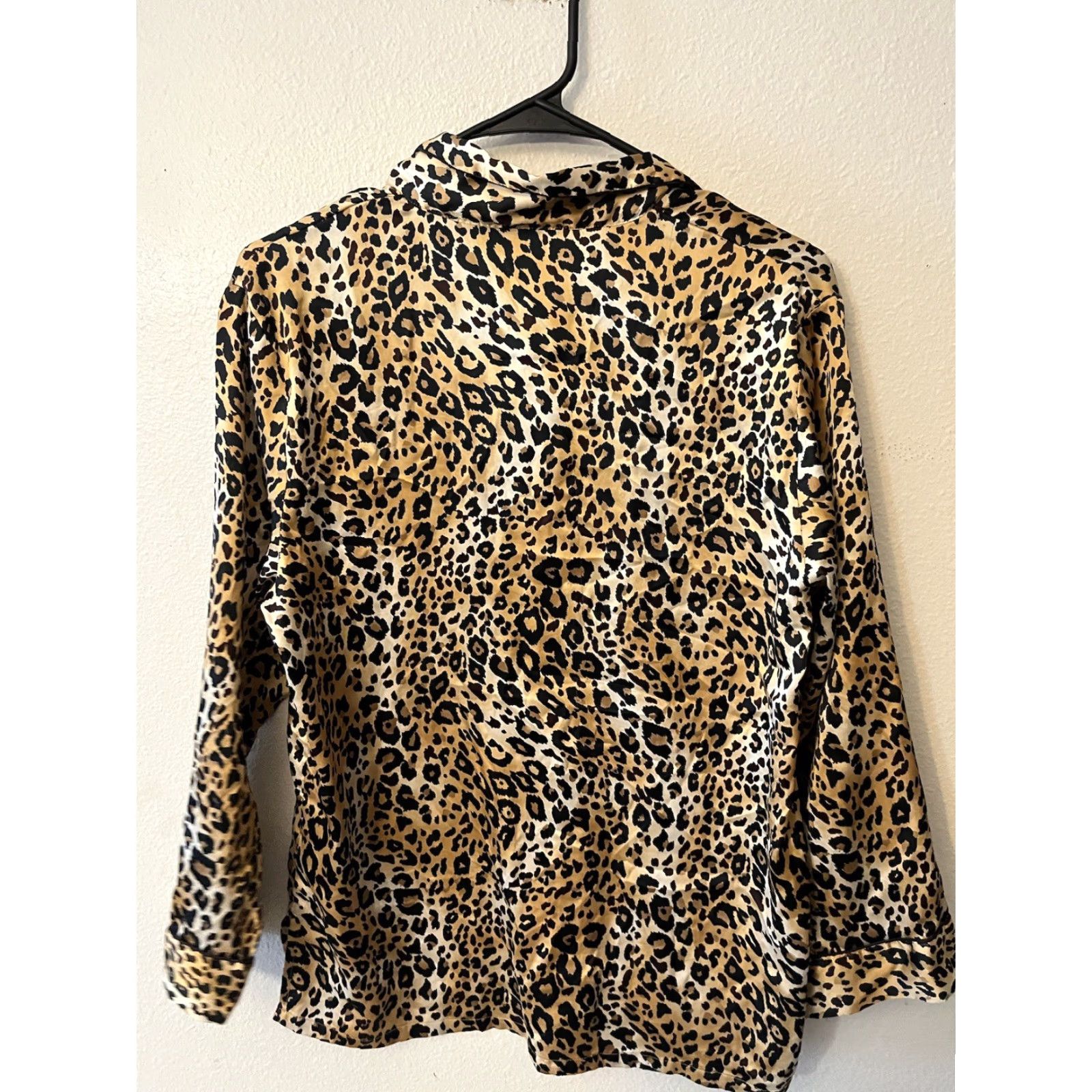 Victoria's Secret Victoria's Secret Shirt Adult Small Gold Cheetah Print Pajama Long Sleeve Womens Size S / US 4 / IT 40 - 2 Thumbnail