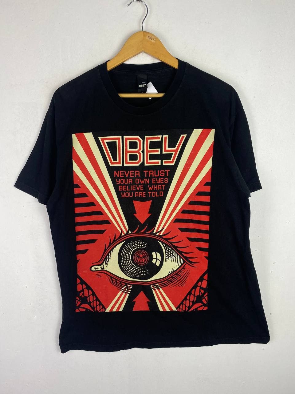 obey streetwear tee very nice design