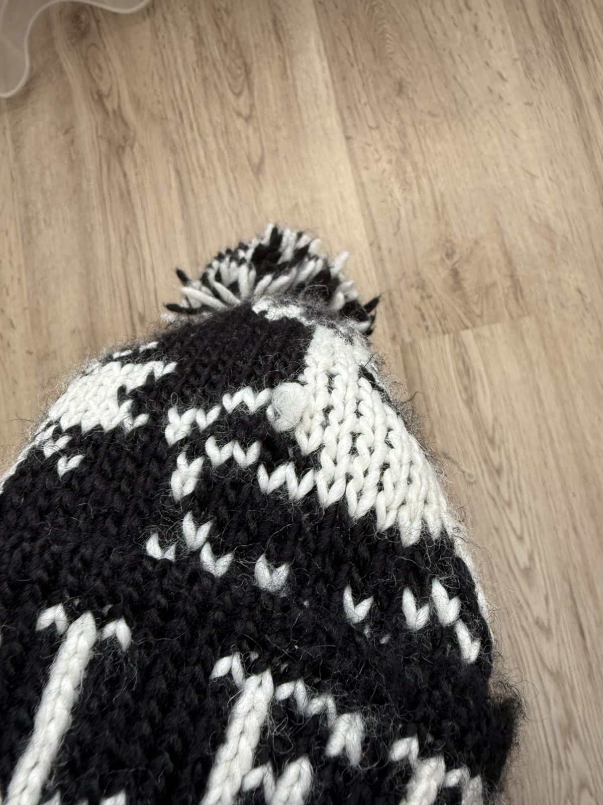 Moncler Moncler Logo Jacquard Pom Pom Hat Black White Wool Blend Size ONE SIZE - 23 Thumbnail