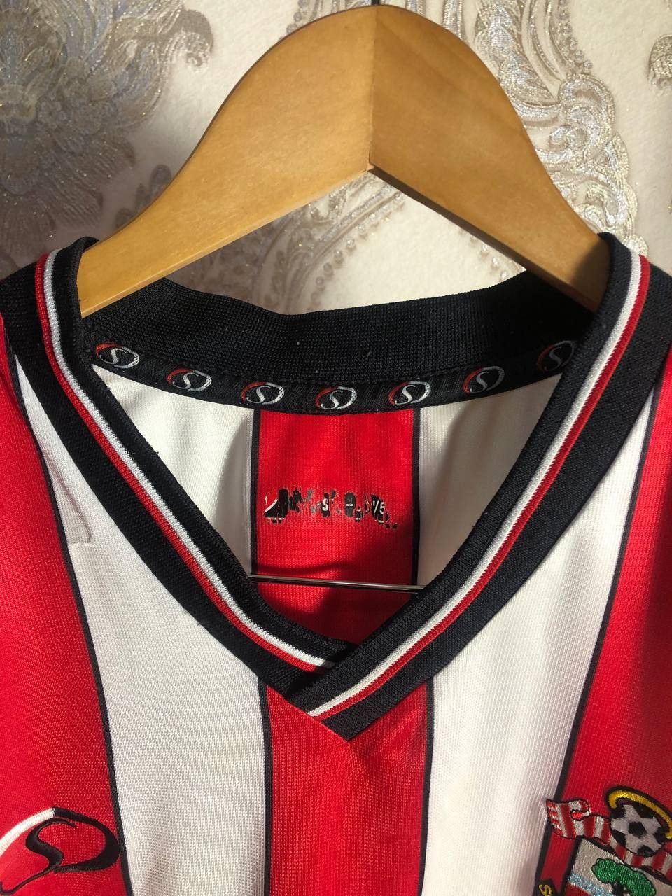 Vintage Very Rare FC Southampton England Retro Soccer Jersey Y2K 90s Size US XL / EU 56 / 4 - 5 Thumbnail