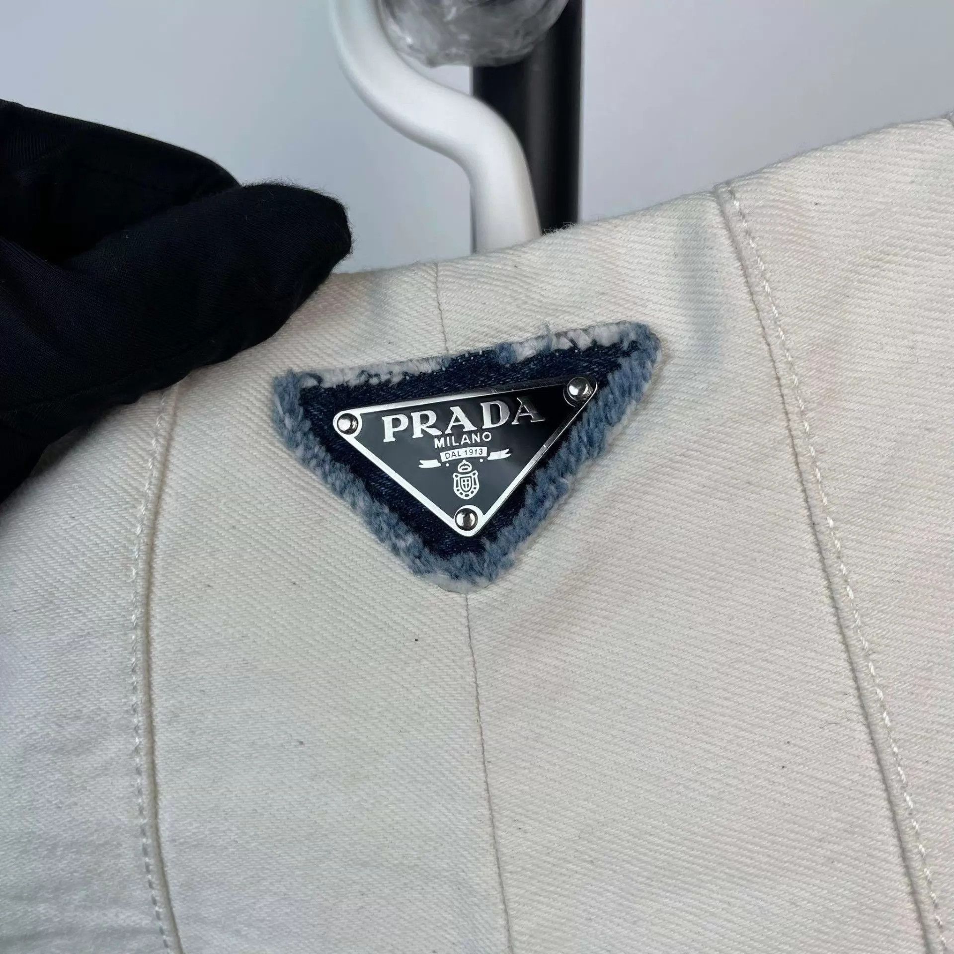 Prada Prada 95 New Triangle Logo Pantskirt Size 27" / US 4 / IT 40 - 3 Thumbnail