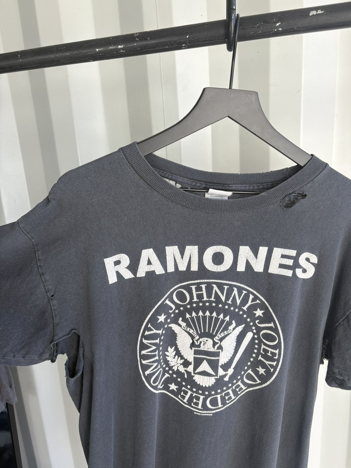 Band Tees Vintage Ramones Shirt Distressed Faded GRUNGE Band Size US L / EU 52-54 / 3 - 4 Thumbnail