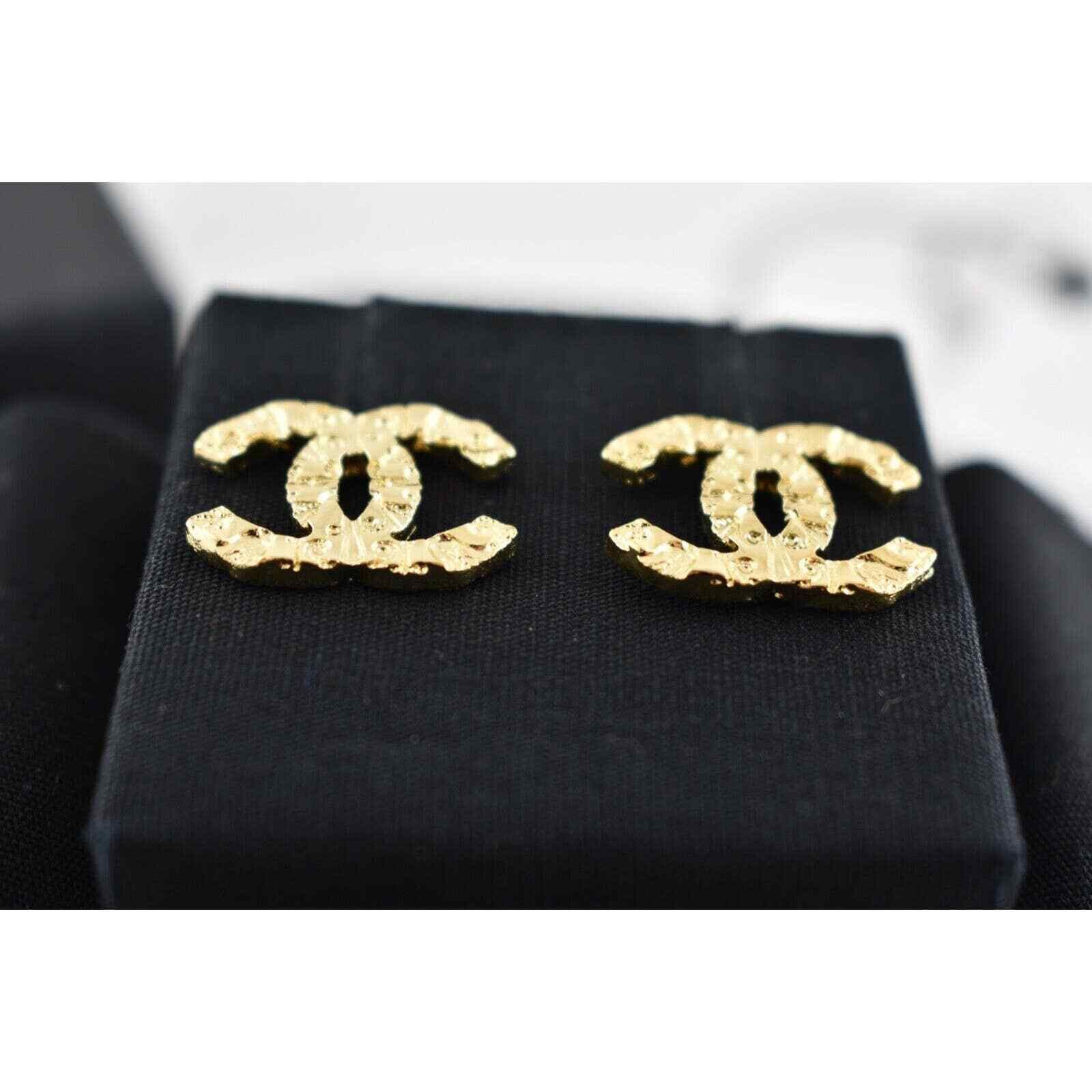 Chanel Chanel Gold Interlocking Hammered Drop Statement Earrings Size ONE SIZE - 8 Thumbnail