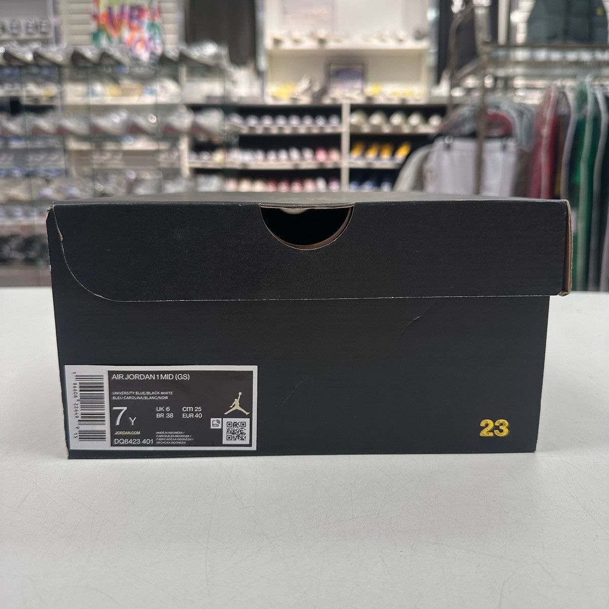 Jordan Brand × Nike Size 7Y (8.5W) - Nike Air Jordan 1 Retro Mid GS “UNC” Size US 8.5 / IT 38.5 - 7 Thumbnail