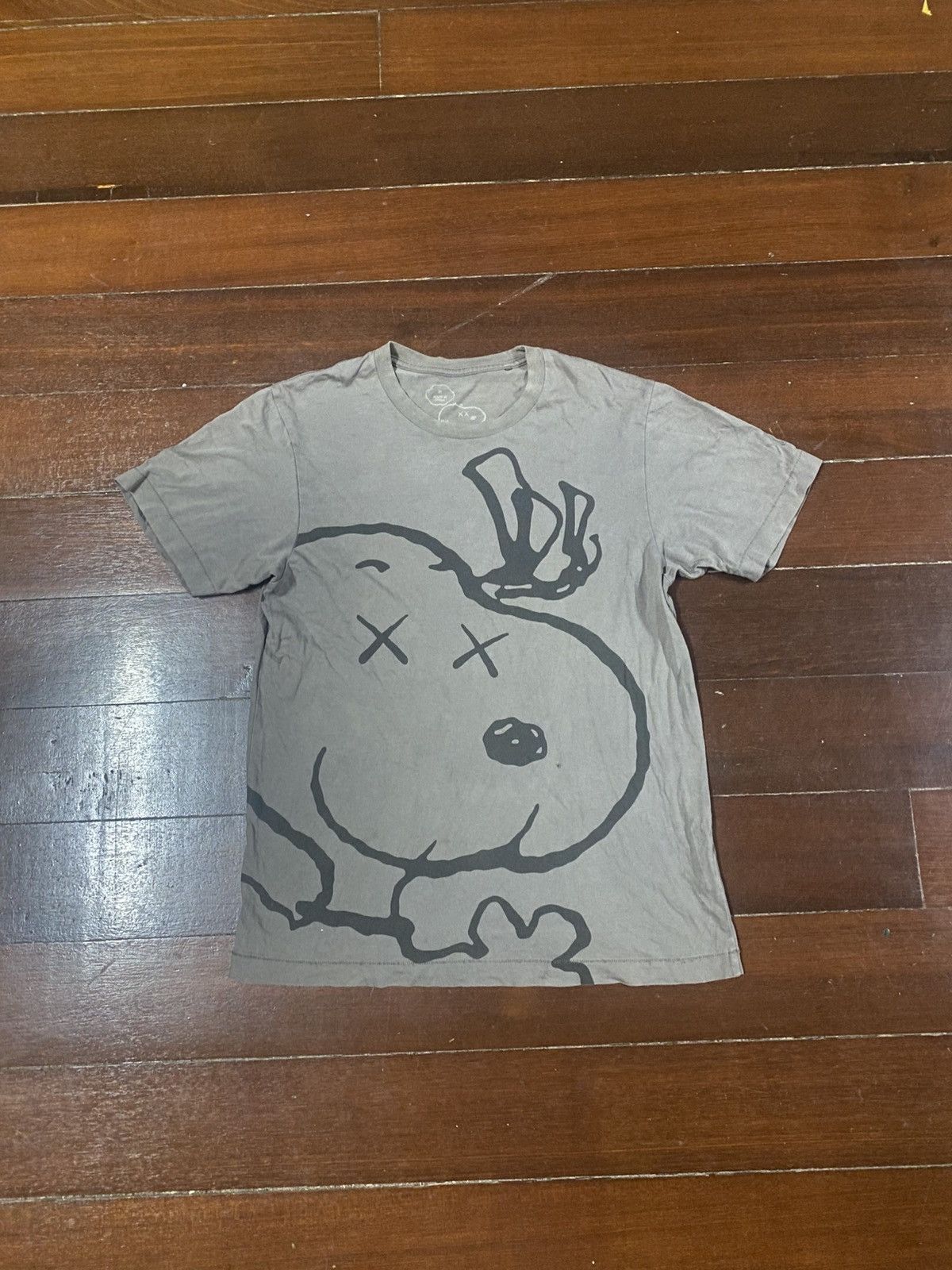 Kaws Rare Uniqlo x Kaws Snoopy Shirt over print Size US M / EU 48-50 / 2 - 1 Thumbnail
