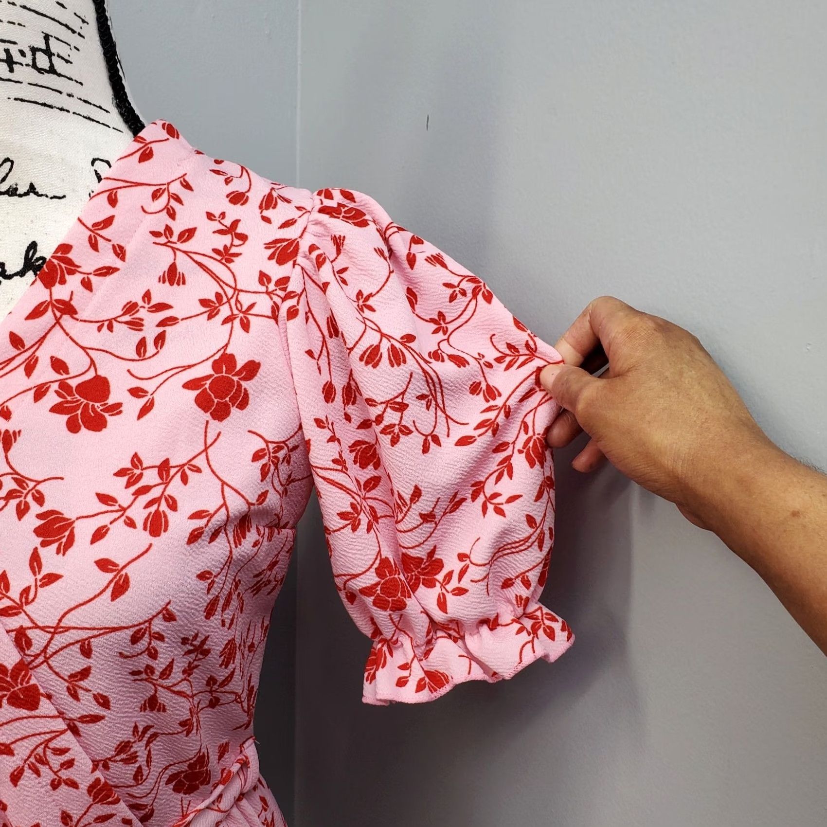Pinko Lark + Grey Wrap Dress Womens Size M Pink & Red Floral Peasant Sleeve Tie Waist Knee Length V-Neck Short Sleeve Size M / US 6-8 / IT 42-44 - 5 Thumbnail