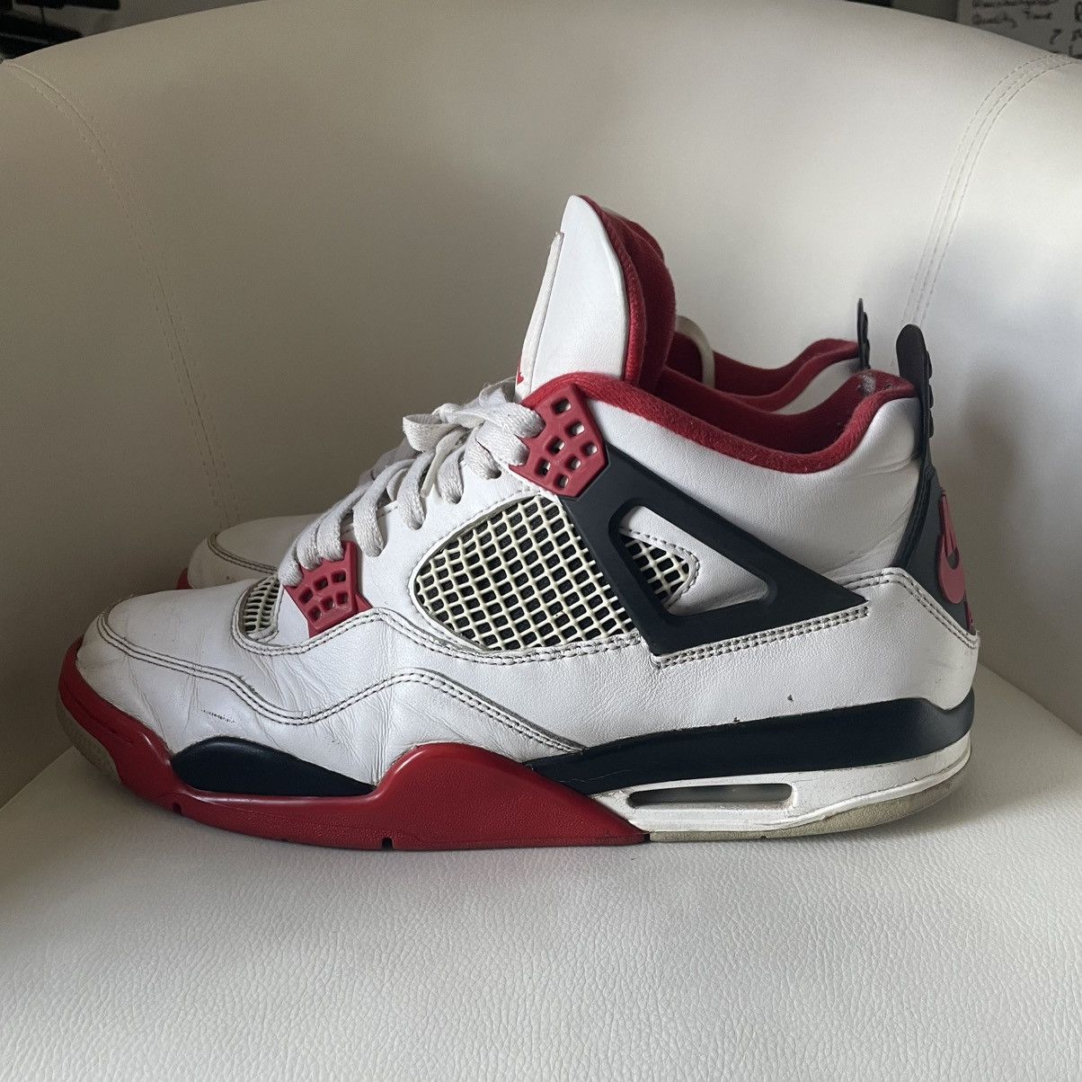 Jordan Brand Jordan 4 Fire Red Size US 11.5 / EU 44-45 - 2 Thumbnail