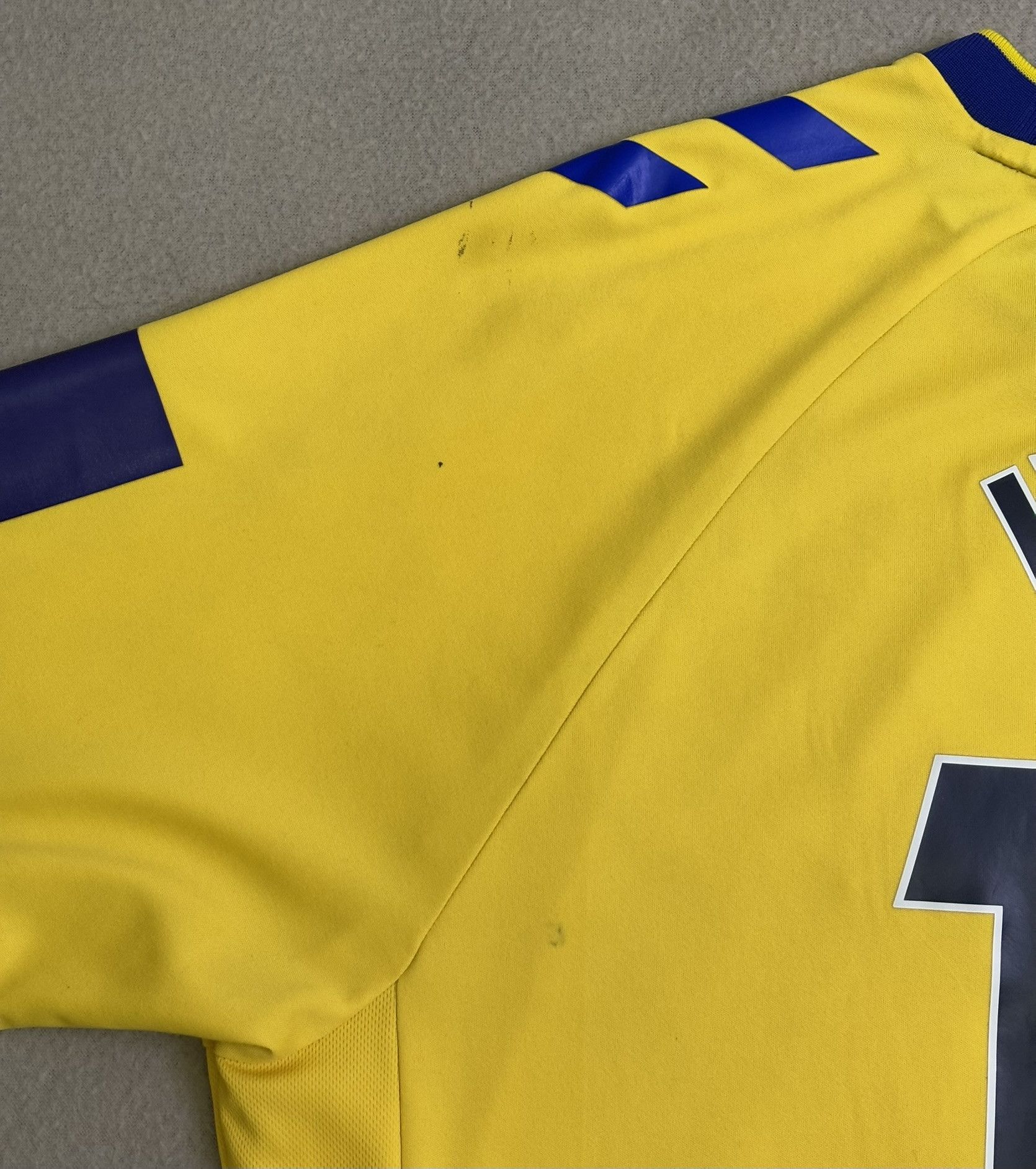 Hummel Everton 2022-2023 Iwobi #17 Hummel Football Jersey Size XL Size US XL / EU 56 / 4 - 16 Thumbnail