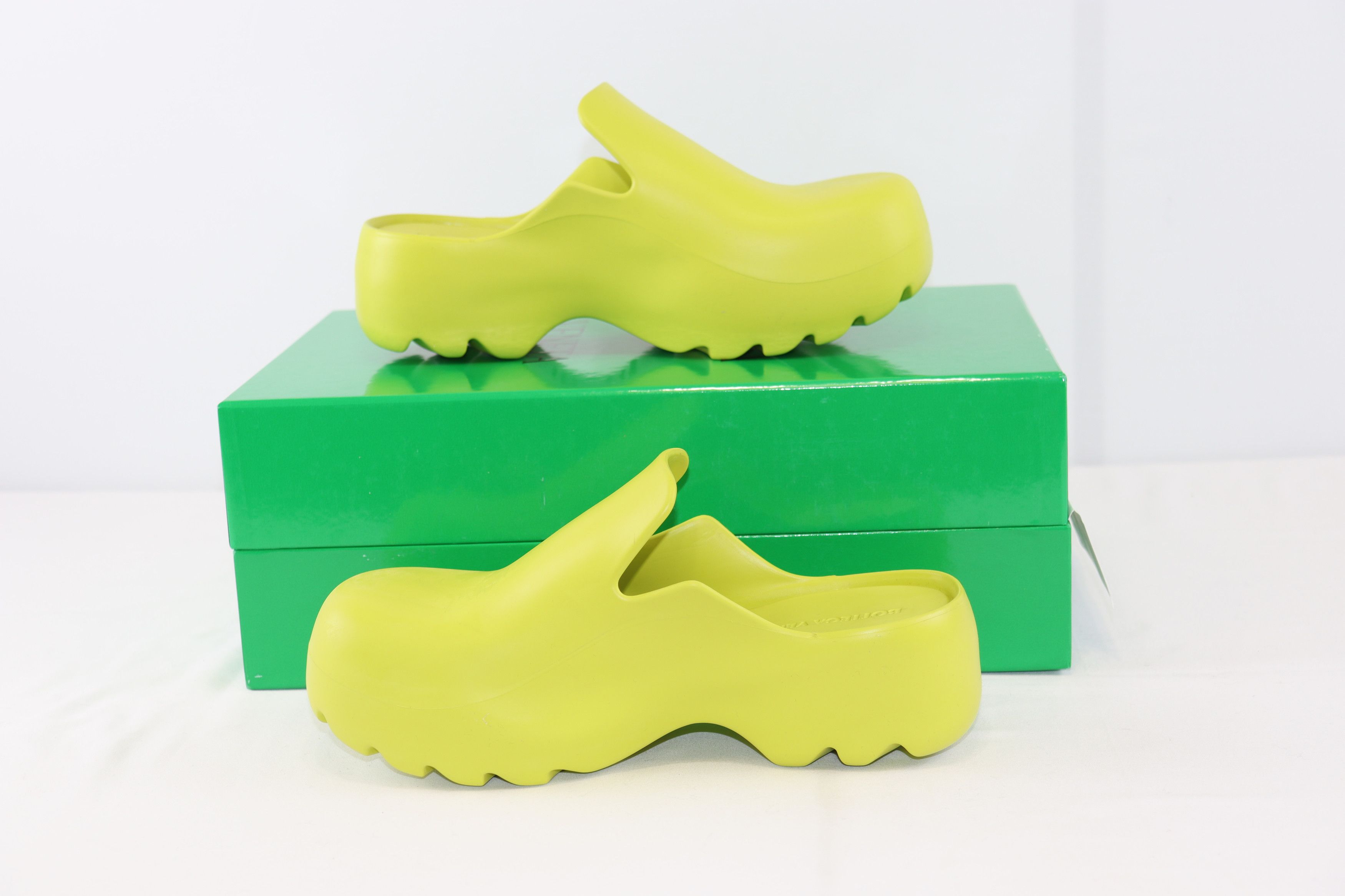 Bottega Veneta o1rshd1 Flash Slipper Rubber in Yellow Size US 11 / EU 44 - 12 Thumbnail
