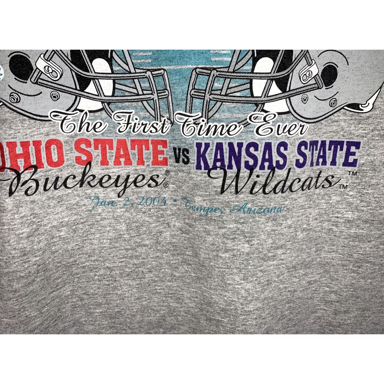 Fruit Of The Loom VINTAGE Y2K 2004 33rd Annual Fiesta Bowl Ohio State VS Kansas State Gray Graphic T Shirt XL Mens Kansas State Ohio State Football Shirt Size US XL / EU 56 / 4 - 6 Thumbnail