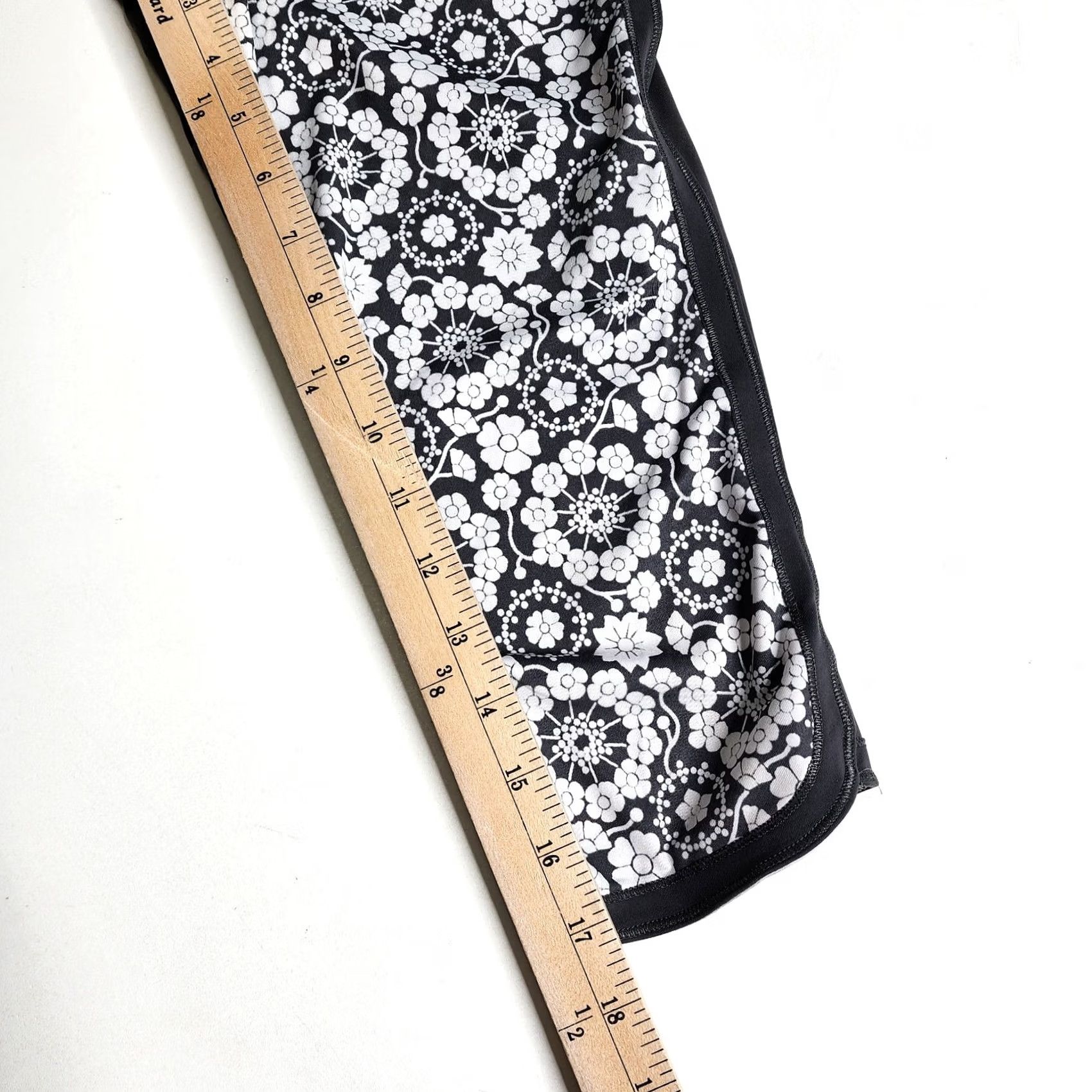 Lululemon Lululemon Cropped Womens 2 Ignite Floral Patterned Leggings Women Size Inseam Size 26" / US 2 / IT 38 - 4 Thumbnail