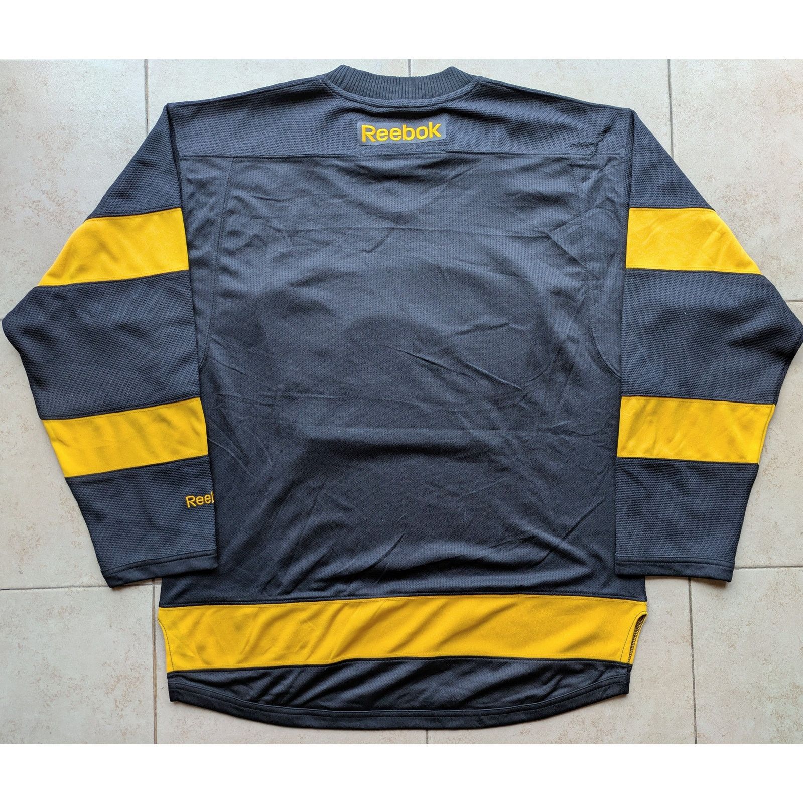 NHL × Reebok Boston Bruins 2016-2017 jersey Sweater M 3rd blk gold NHL Size US M / EU 48-50 / 2 - 6 Thumbnail