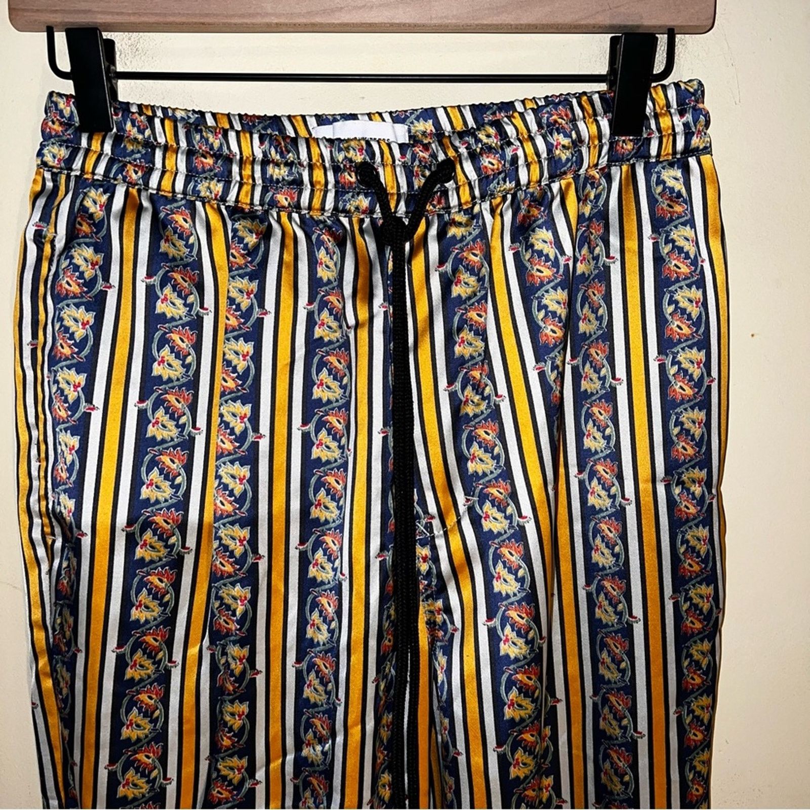Urban Outfitters URBAN OUTFITTERS floral satin eclectic drawstring joggers S Size 27" / US 4 / IT 40 - 2 Thumbnail