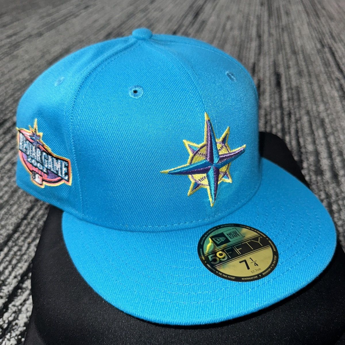 New Era Seattle Mariners Japan Flag Patch 59Fifty size 7 1/4 Size ONE SIZE - 1 Thumbnail