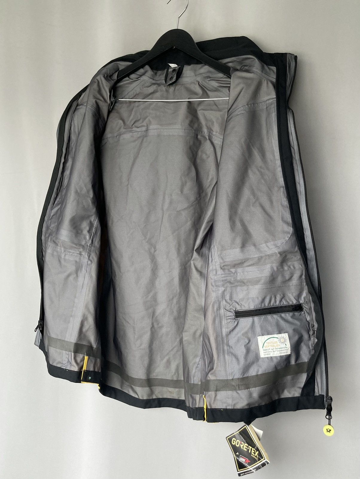 DHL × Goretex DHL Deadstock Gore Tex Shell Wateproof Jacket Parka Employee Size US L / EU 52-54 / 3 - 9 Thumbnail