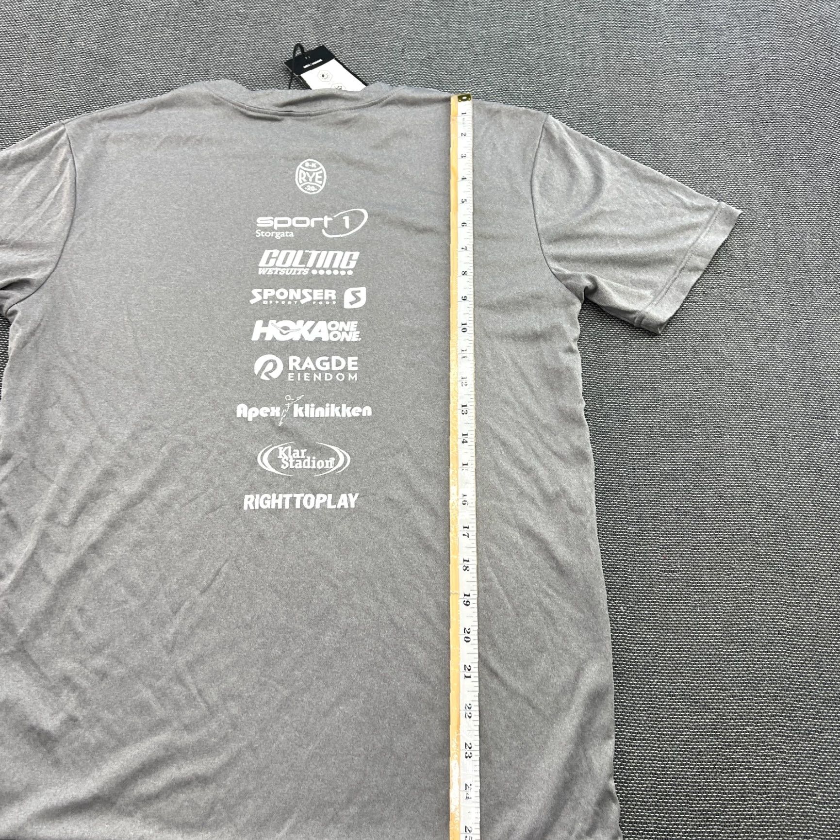 Vintage CRAFT Mens Shirt Running Gray Short Sleeves Quick Dry Marathon Shirt Mens M Gray Size US M / EU 48-50 / 2 - 3 Thumbnail