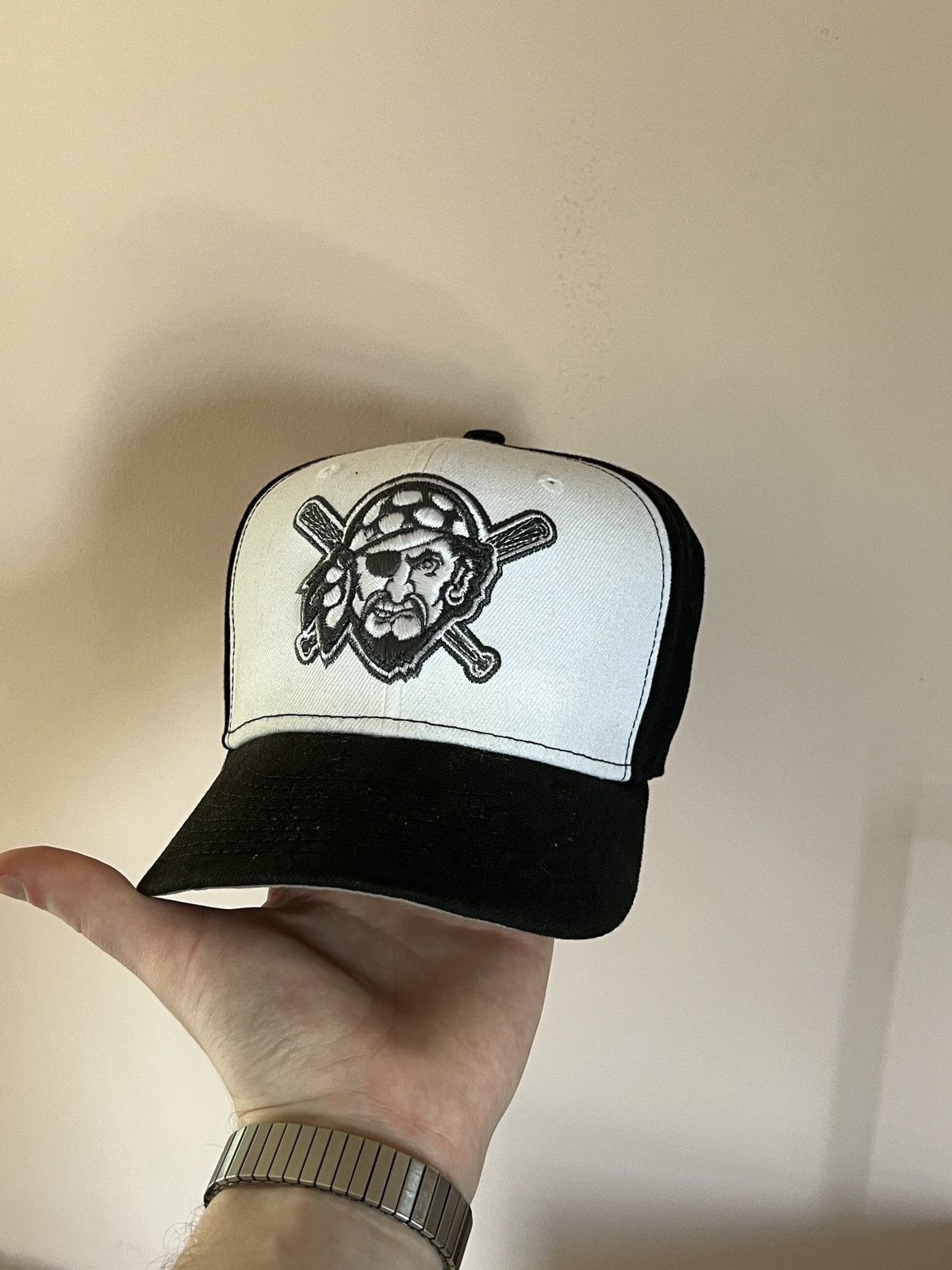 New Era Pittsburgh Pirates “Yin Yang” Fitted: 7 3/8 Size ONE SIZE - 1 Thumbnail