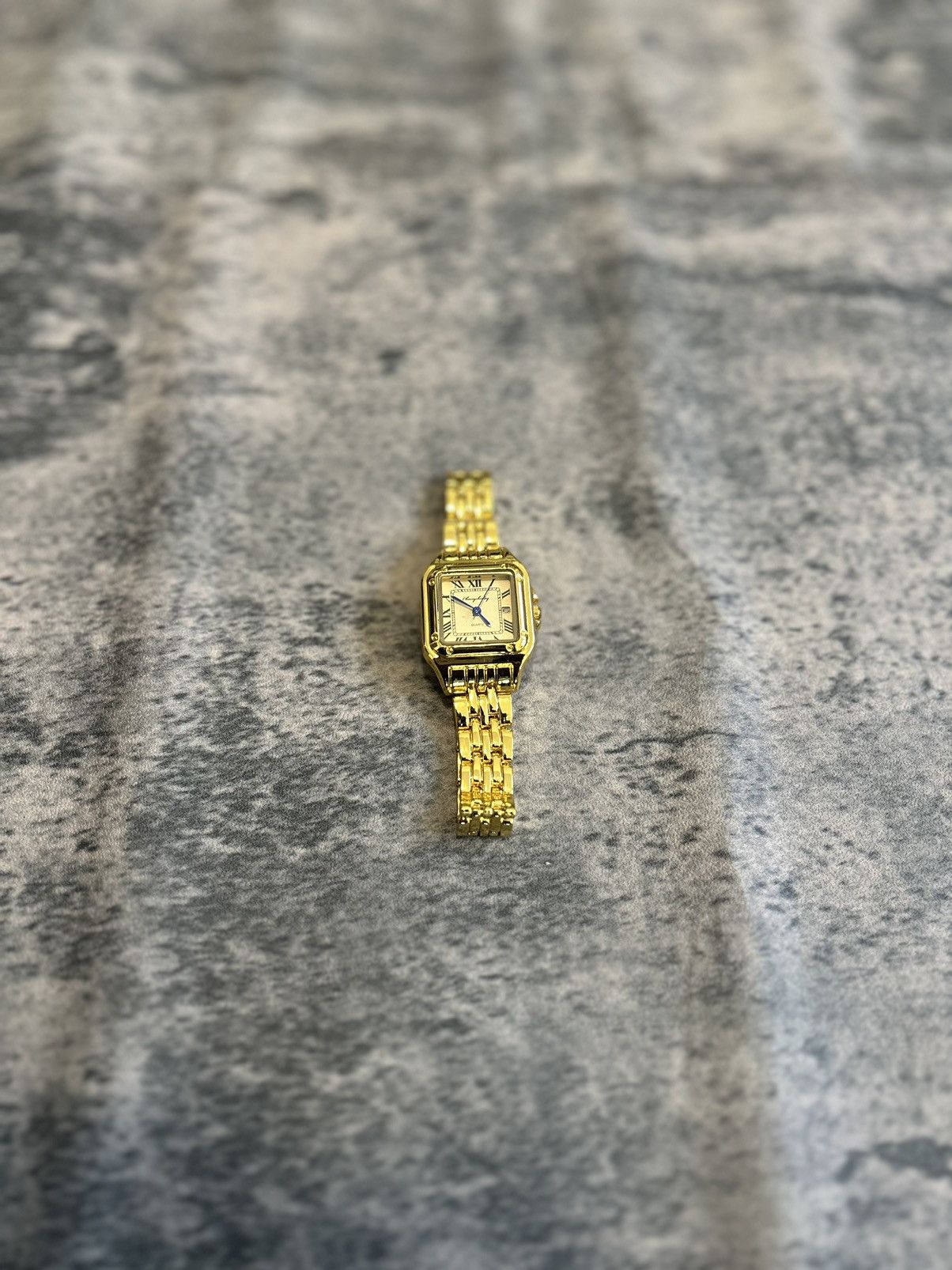 Vintage Vintage 90s vintage retro luxury style quartz Gold watch Size ONE SIZE - 3 Thumbnail