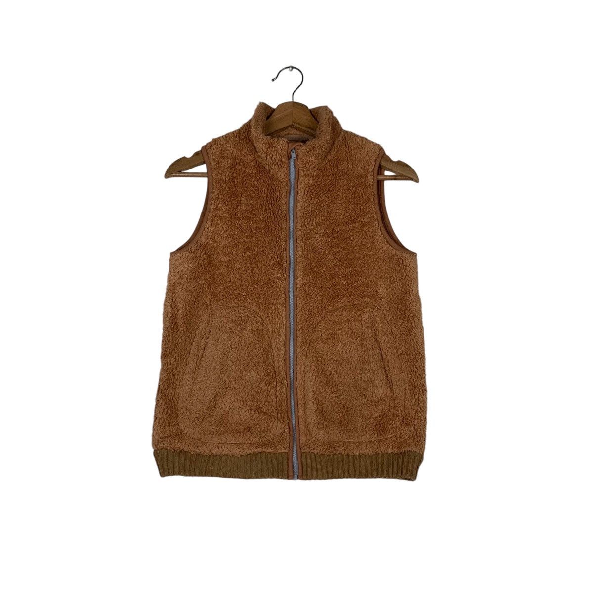 Undercover × Uniqlo Uniqlo X Undercover Youth Deep Pile Fleece Vest #1425-C64 Size US XXS / EU 40 - 1 Thumbnail