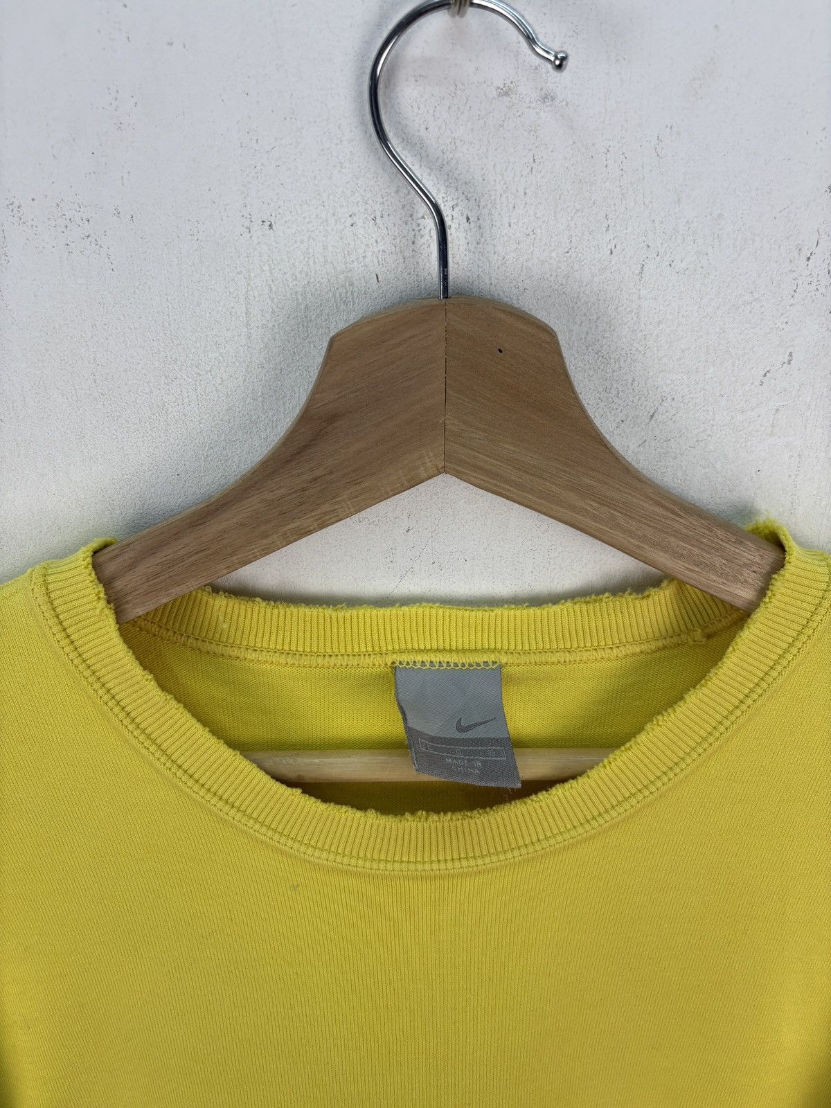 Nike Vintage Distressed Nike Frisbee Sport Long Sleeve Yellow Size US L / EU 52-54 / 3 - 9 Thumbnail
