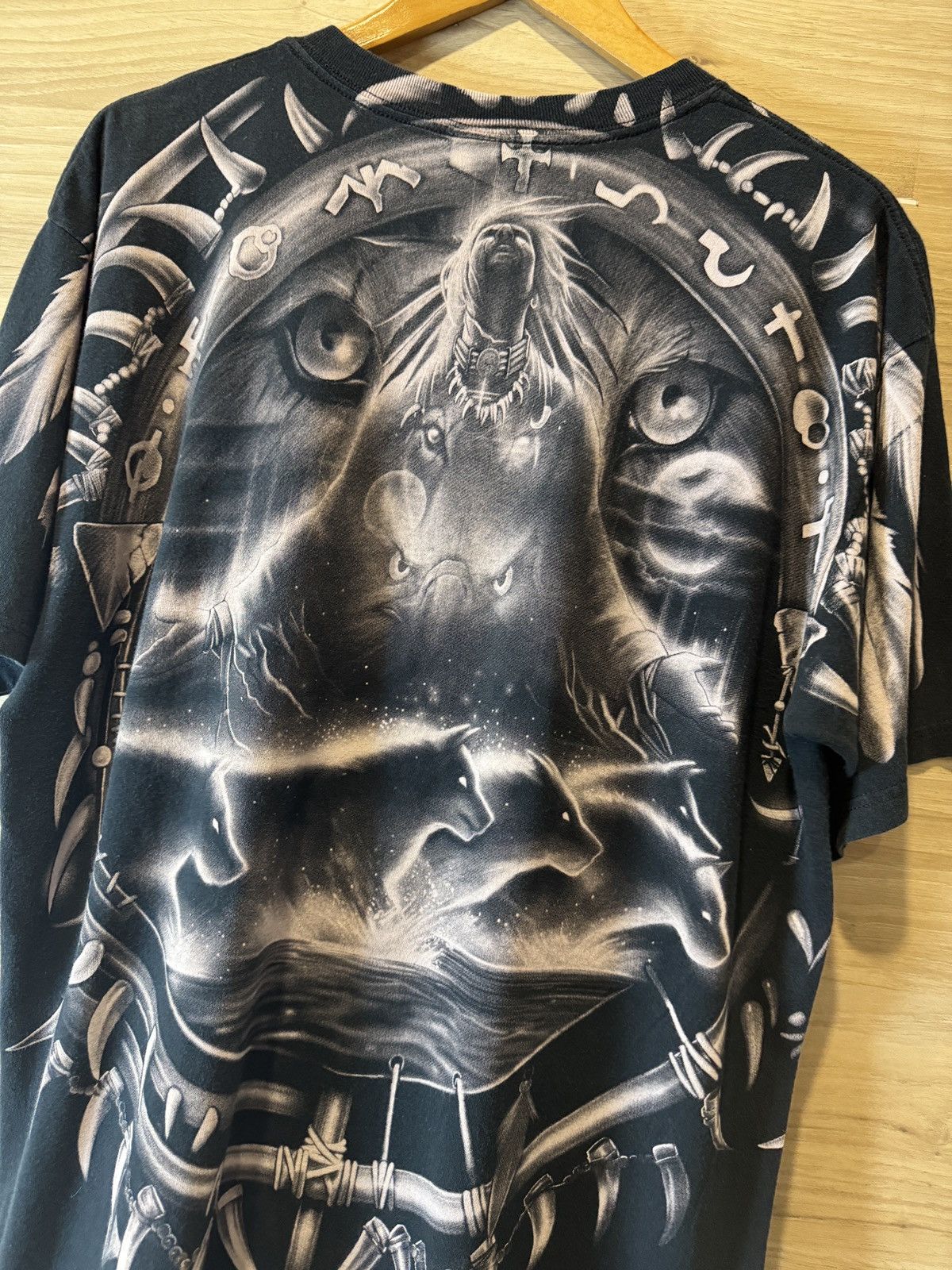Liquid Blue × Vintage VINTAGE 2003 LIQUID BLUE APACHE WOLF DREAMCATCHER Size US L / EU 52-54 / 3 - 8 Thumbnail