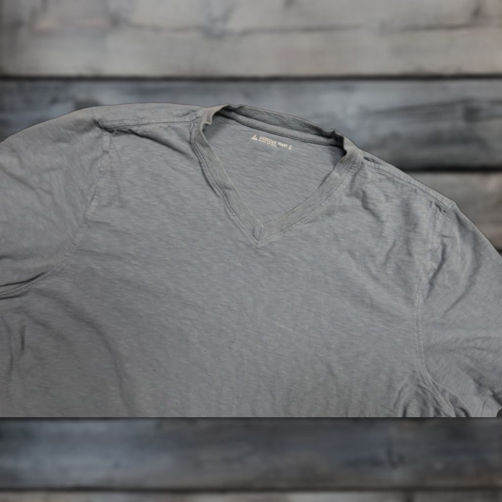 Vintage VINTAGE? No. (But not included) → American Giant Shirt Mens Large Blue V-Neck Short Sleeve Blank Comfort Soft Size US L / EU 52-54 / 3 - 1 Thumbnail