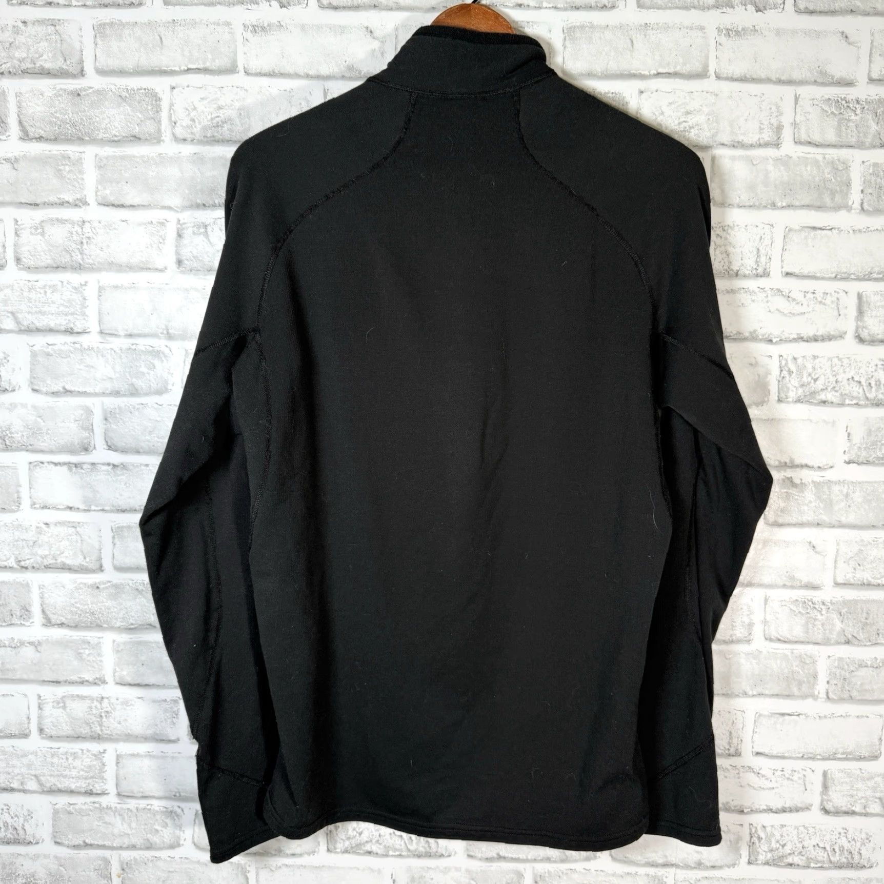 Patagonia VINTAGE Patagonia Capilene Baselayer Black Polyester Blend Athletic Pullover Mens M Sweatshirt Zip Closure Size US M / EU 48-50 / 2 - 5 Thumbnail