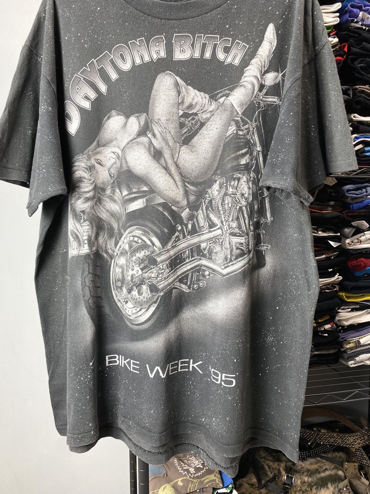 Band Tees 🔥 Vintage 1995 3D Emblem Daytona Bitch Bike Week T Shirt Size US XL / EU 56 / 4 - 4 Thumbnail